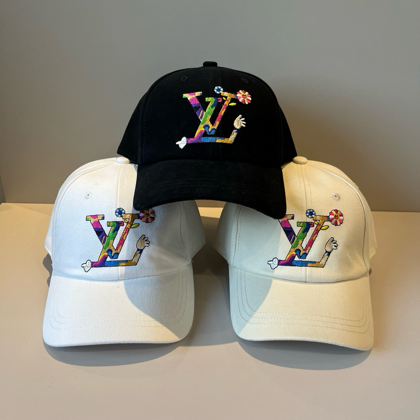 🧢路易威登棒球帽 LouisVuitton😍新款LV棒球帽，重工打造♥️高端大气，百搭款🤗男女通用！跑量