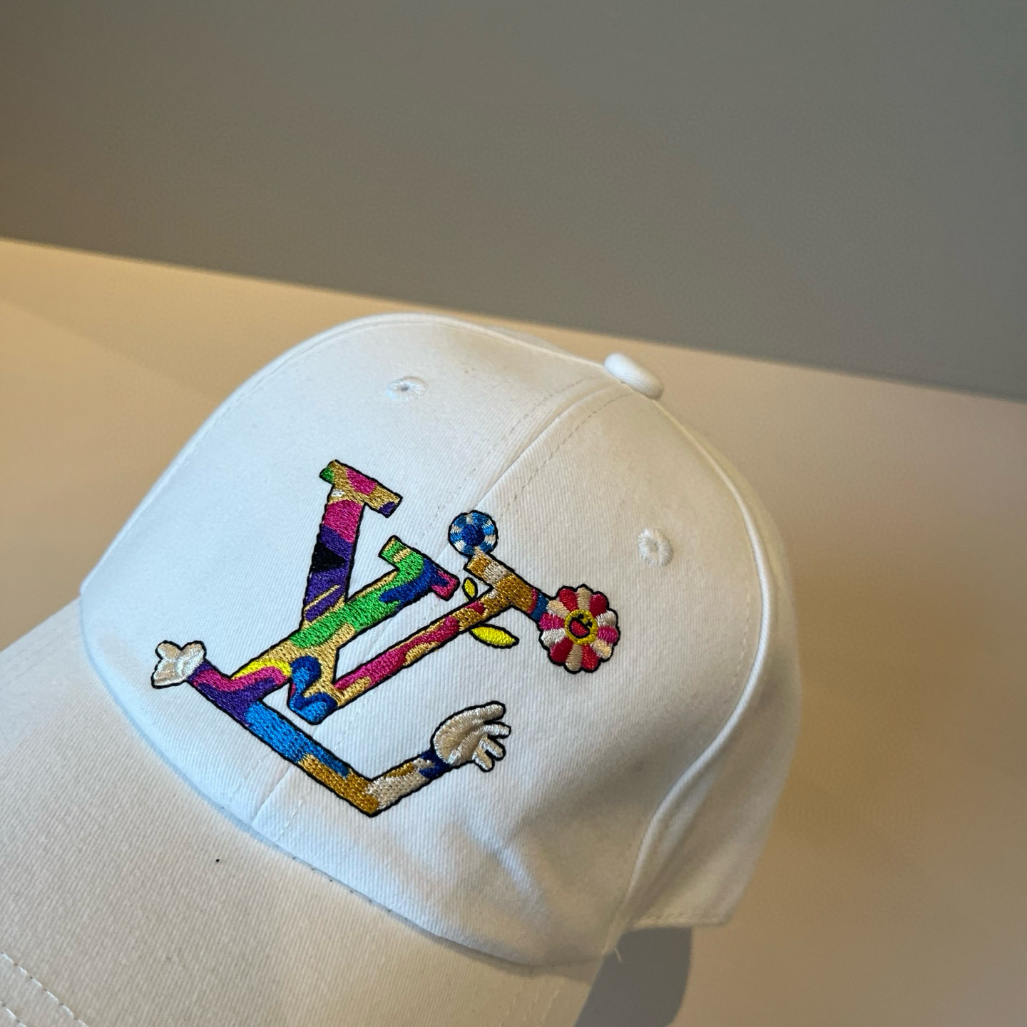 🧢路易威登棒球帽 LouisVuitton😍新款LV棒球帽，重工打造♥️高端大气，百搭款🤗男女通用！跑量