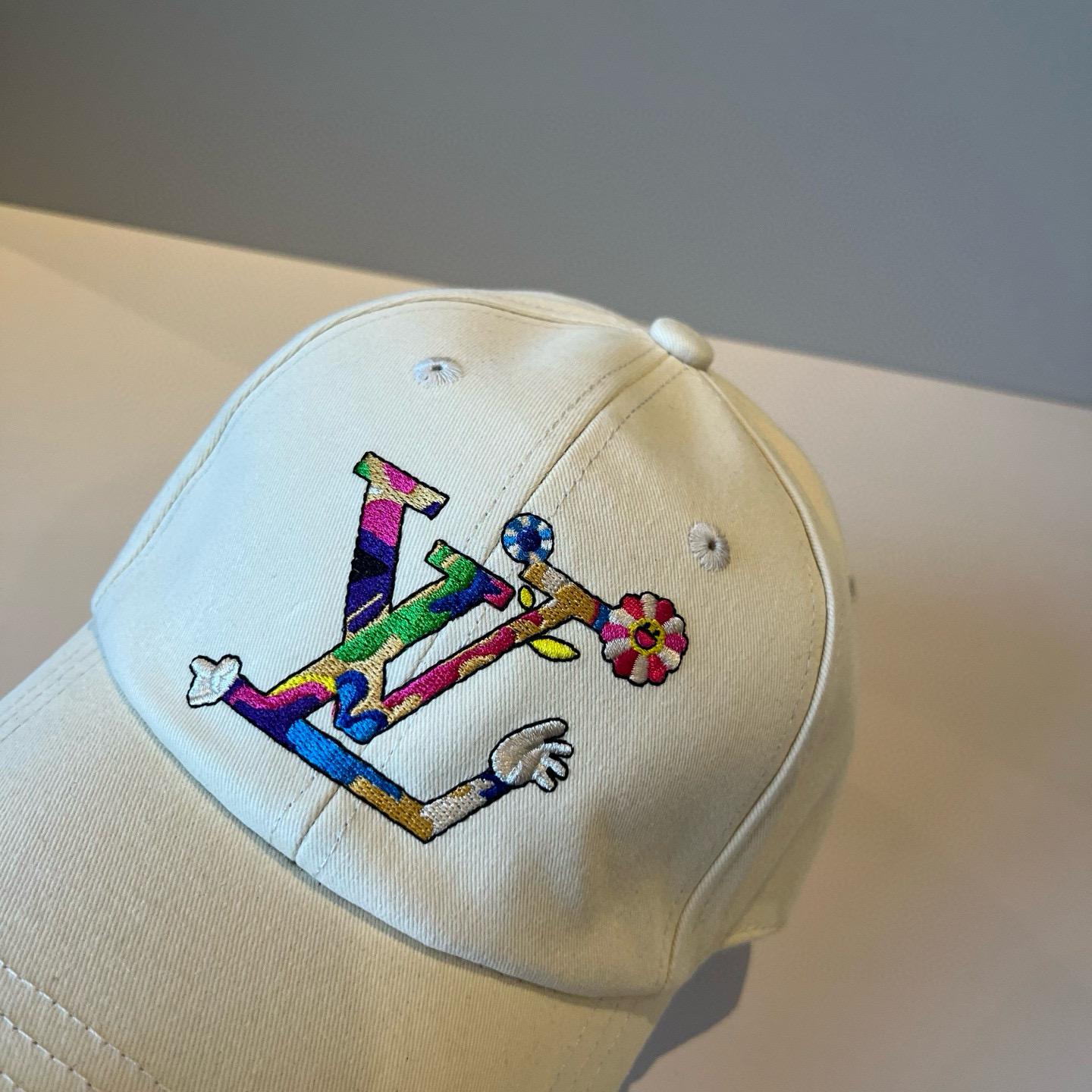 🧢路易威登棒球帽 LouisVuitton😍新款LV棒球帽，重工打造♥️高端大气，百搭款🤗男女通用！跑量