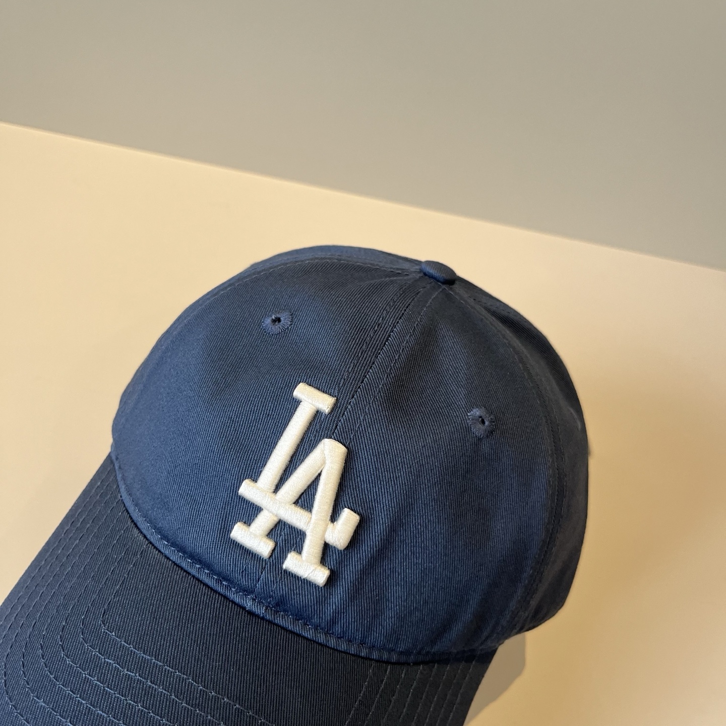 
韩国正品MLB棒球帽。最新最火的帽子就在这👏👏最新款LA棒球帽刺绣男女情侣款鸭舌帽❗最新款，经典La小