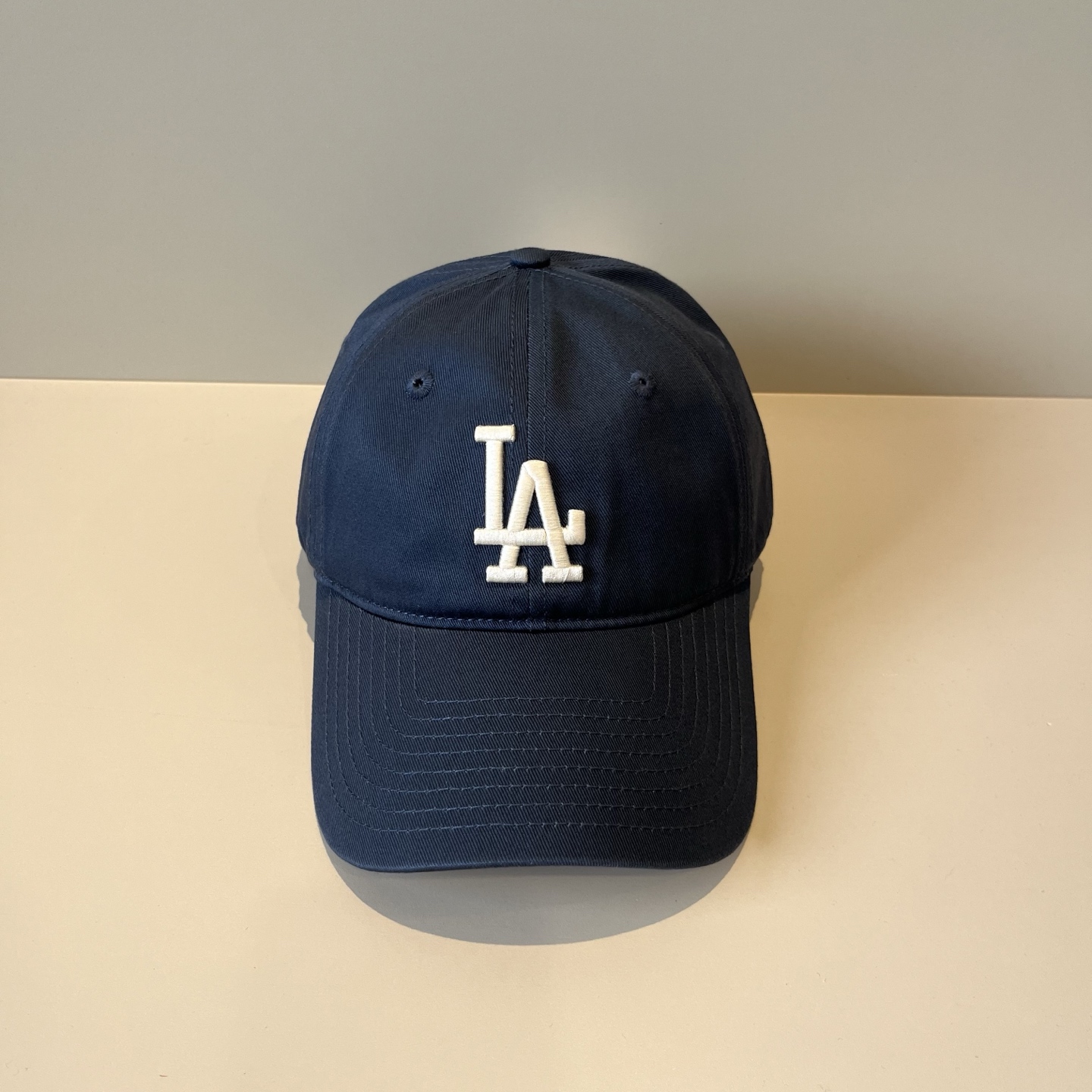 
韩国正品MLB棒球帽。最新最火的帽子就在这👏👏最新款LA棒球帽刺绣男女情侣款鸭舌帽❗最新款，经典La小