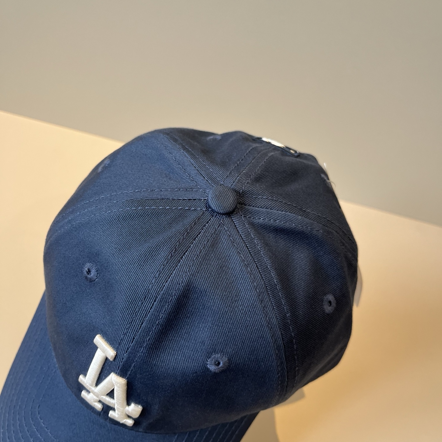 
韩国正品MLB棒球帽。最新最火的帽子就在这👏👏最新款LA棒球帽刺绣男女情侣款鸭舌帽❗最新款，经典La小