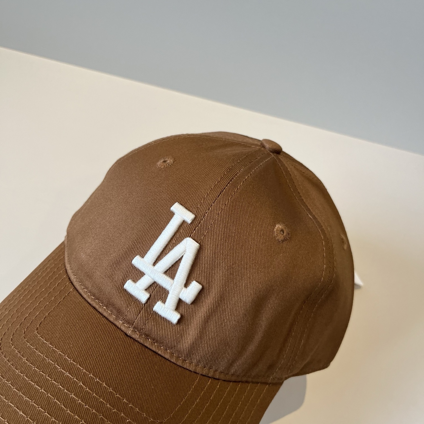 
韩国正品MLB棒球帽。最新最火的帽子就在这👏👏最新款LA棒球帽刺绣男女情侣款鸭舌帽❗最新款，经典La小