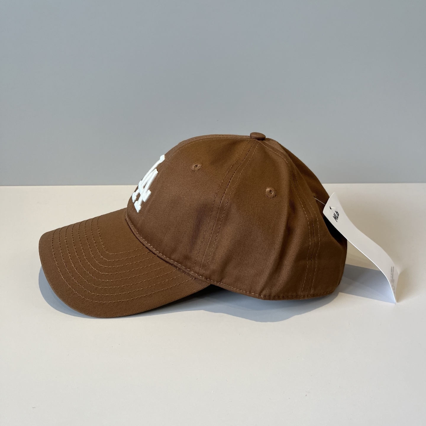 
韩国正品MLB棒球帽。最新最火的帽子就在这👏👏最新款LA棒球帽刺绣男女情侣款鸭舌帽❗最新款，经典La小