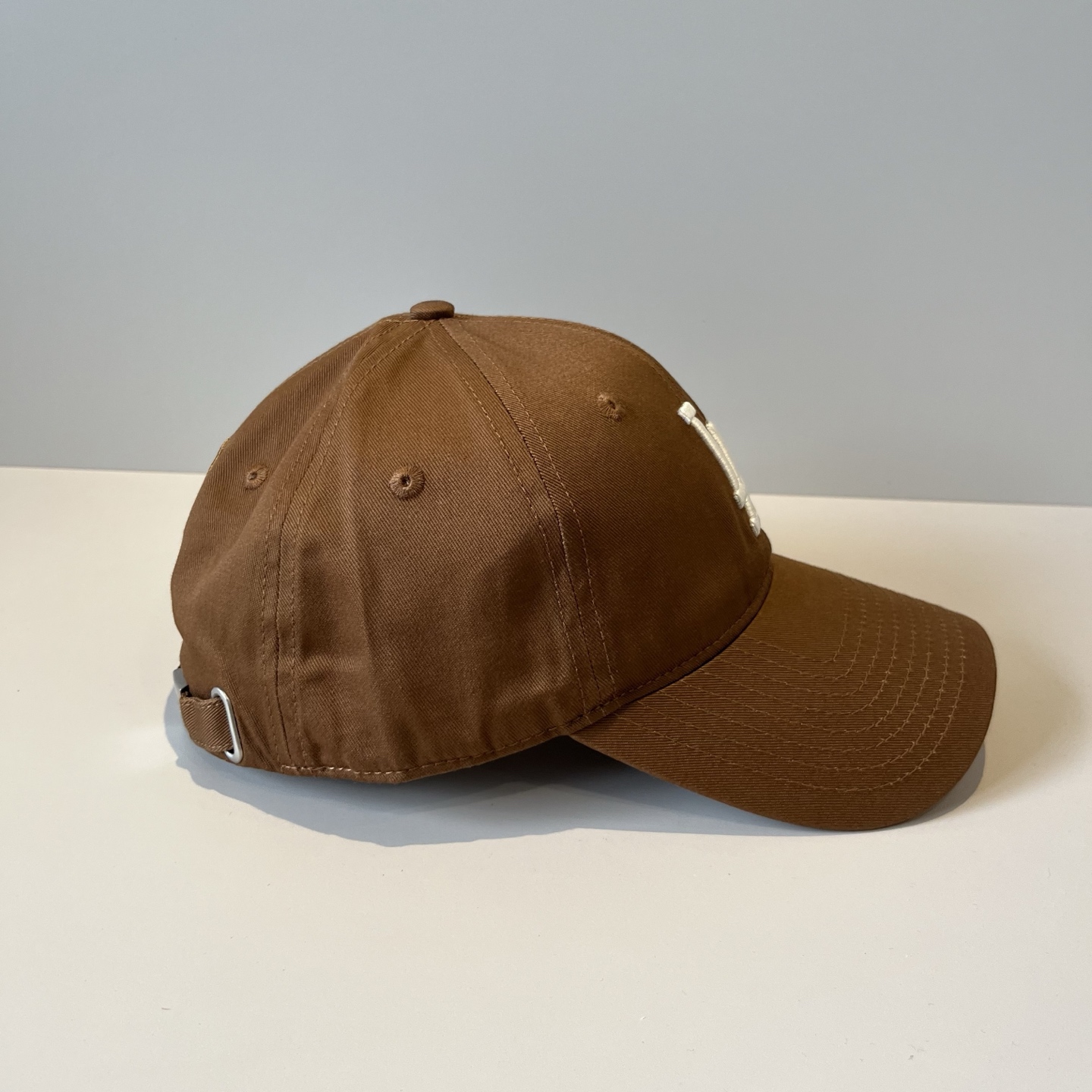 
韩国正品MLB棒球帽。最新最火的帽子就在这👏👏最新款LA棒球帽刺绣男女情侣款鸭舌帽❗最新款，经典La小