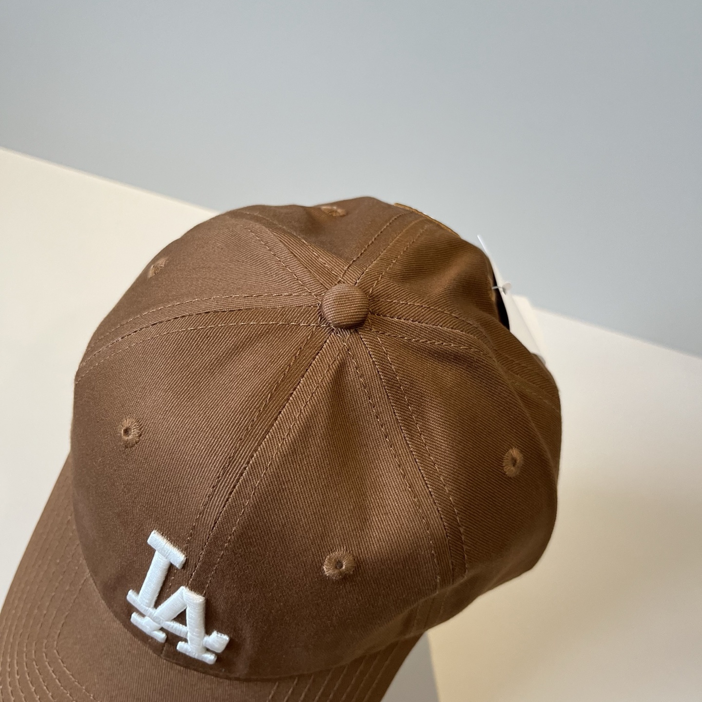 
韩国正品MLB棒球帽。最新最火的帽子就在这👏👏最新款LA棒球帽刺绣男女情侣款鸭舌帽❗最新款，经典La小