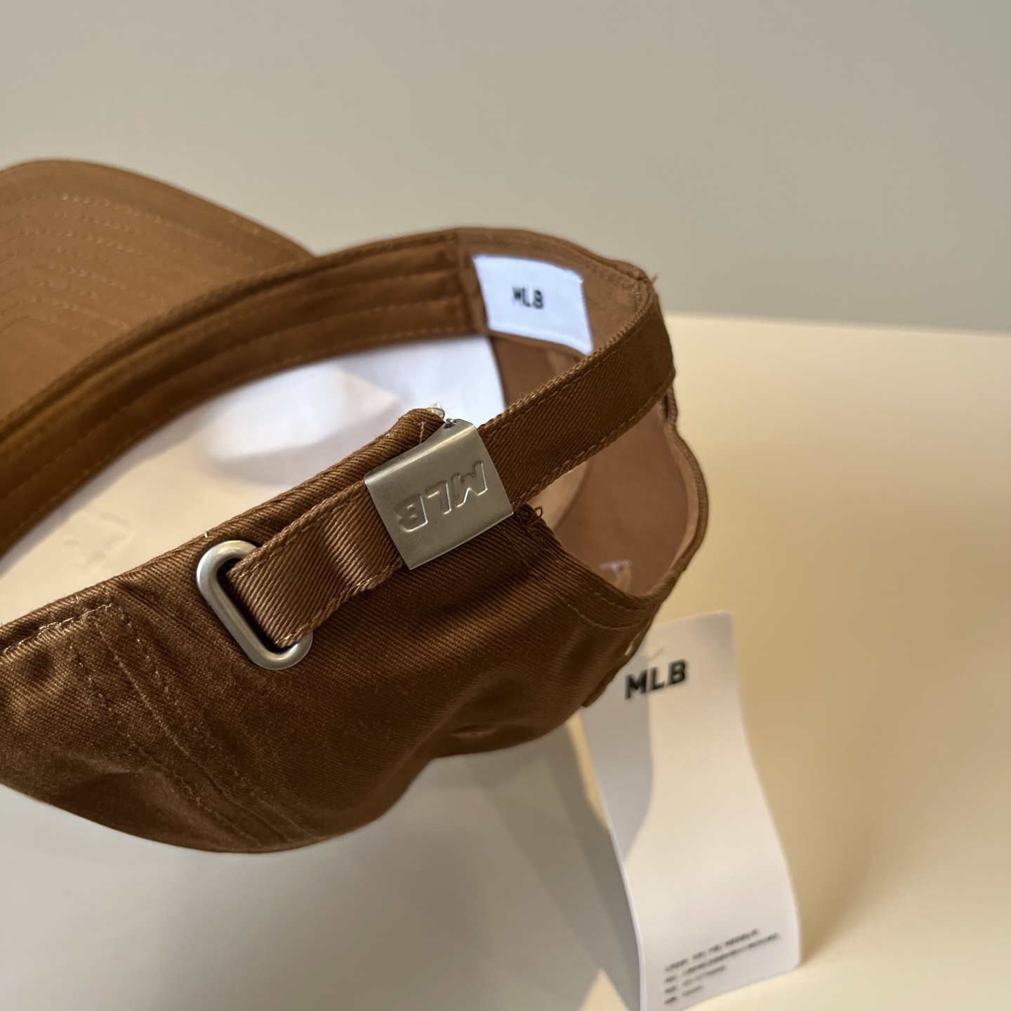 
韩国正品MLB棒球帽。最新最火的帽子就在这👏👏最新款LA棒球帽刺绣男女情侣款鸭舌帽❗最新款，经典La小