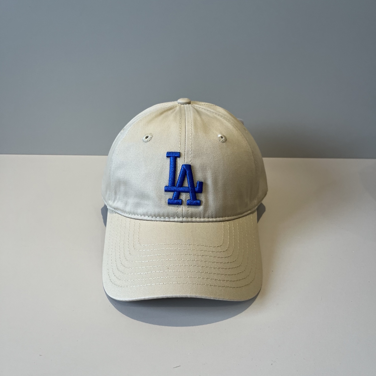 
韩国正品MLB棒球帽。最新最火的帽子就在这👏👏最新款LA棒球帽刺绣男女情侣款鸭舌帽❗最新款，经典La小