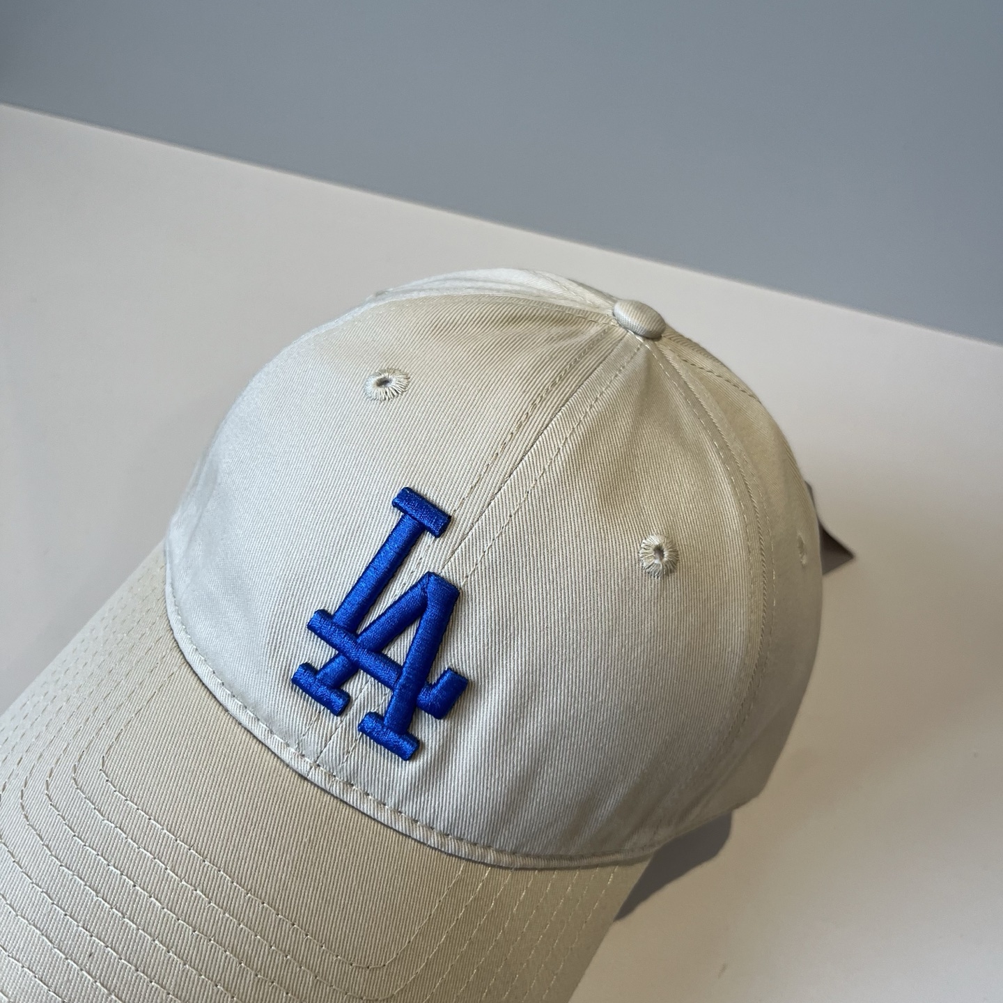 
韩国正品MLB棒球帽。最新最火的帽子就在这👏👏最新款LA棒球帽刺绣男女情侣款鸭舌帽❗最新款，经典La小