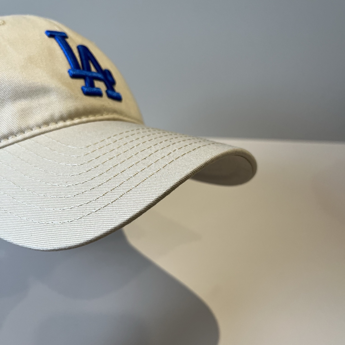 
韩国正品MLB棒球帽。最新最火的帽子就在这👏👏最新款LA棒球帽刺绣男女情侣款鸭舌帽❗最新款，经典La小