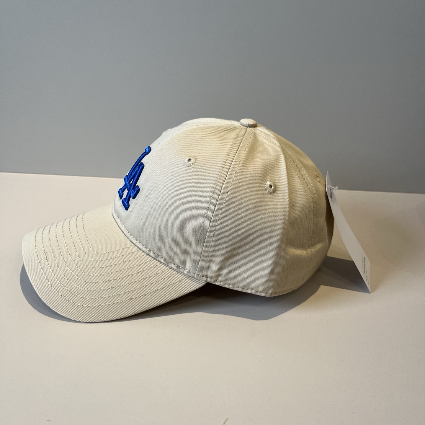 
韩国正品MLB棒球帽。最新最火的帽子就在这👏👏最新款LA棒球帽刺绣男女情侣款鸭舌帽❗最新款，经典La小