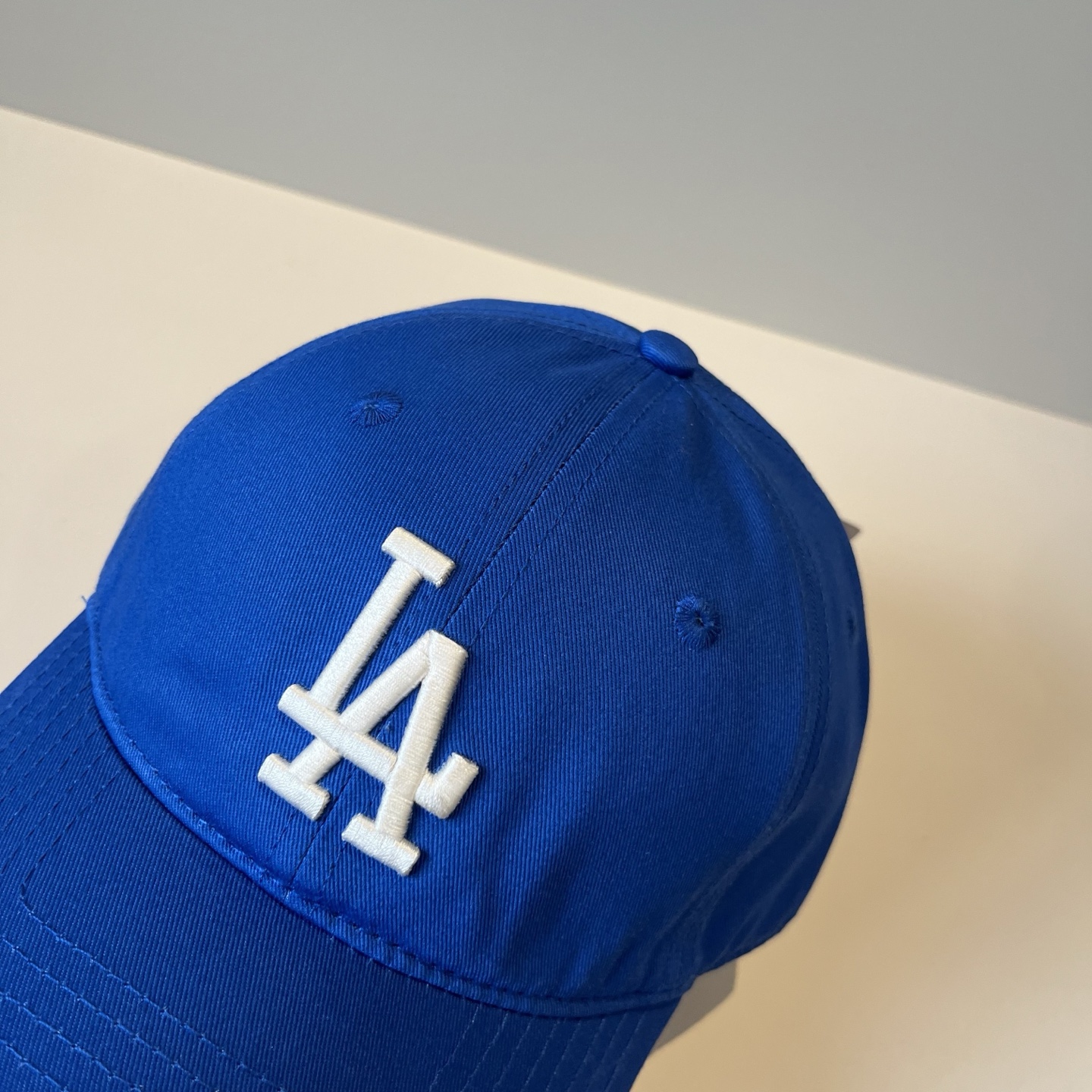 
韩国正品MLB棒球帽。最新最火的帽子就在这👏👏最新款LA棒球帽刺绣男女情侣款鸭舌帽❗最新款，经典La小