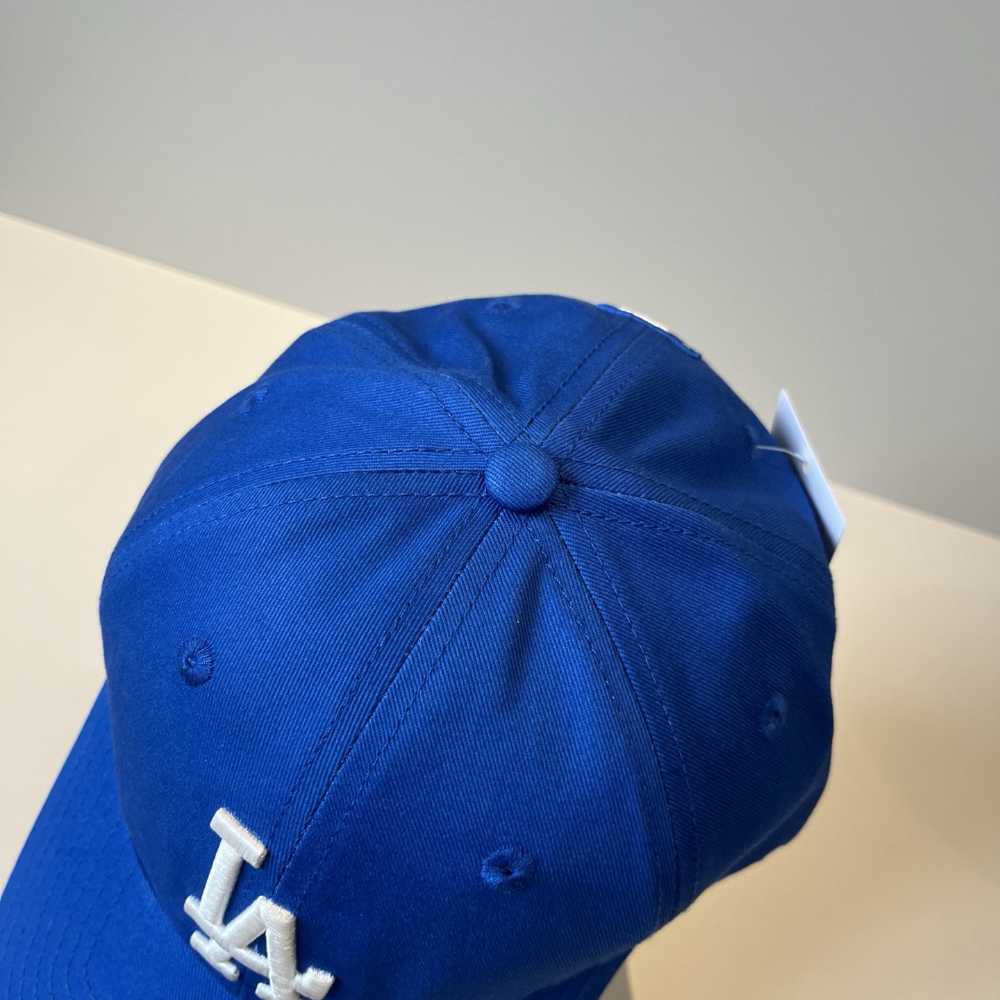 
韩国正品MLB棒球帽。最新最火的帽子就在这👏👏最新款LA棒球帽刺绣男女情侣款鸭舌帽❗最新款，经典La小