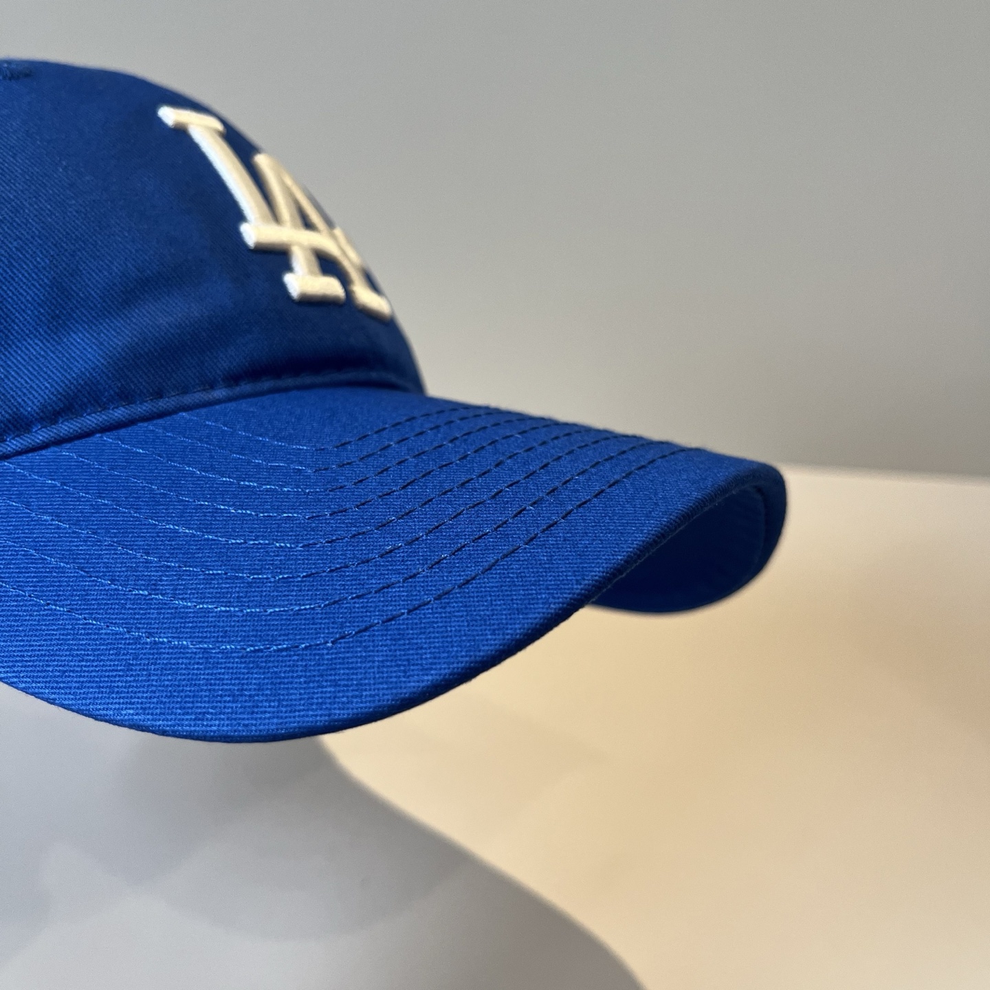 
韩国正品MLB棒球帽。最新最火的帽子就在这👏👏最新款LA棒球帽刺绣男女情侣款鸭舌帽❗最新款，经典La小