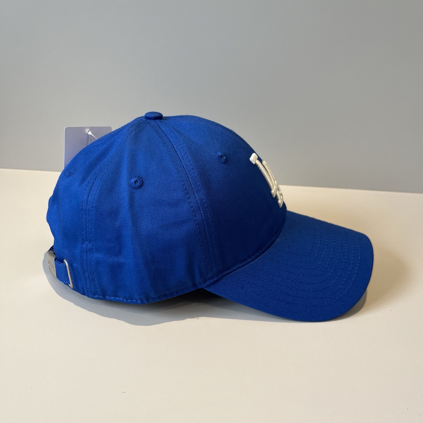 
韩国正品MLB棒球帽。最新最火的帽子就在这👏👏最新款LA棒球帽刺绣男女情侣款鸭舌帽❗最新款，经典La小