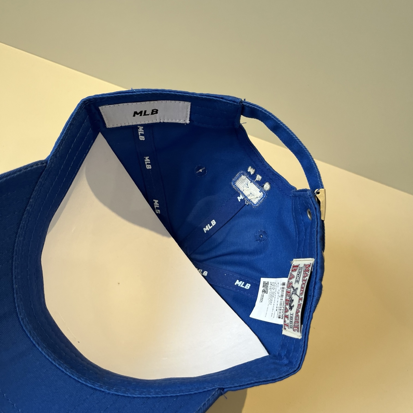 
韩国正品MLB棒球帽。最新最火的帽子就在这👏👏最新款LA棒球帽刺绣男女情侣款鸭舌帽❗最新款，经典La小