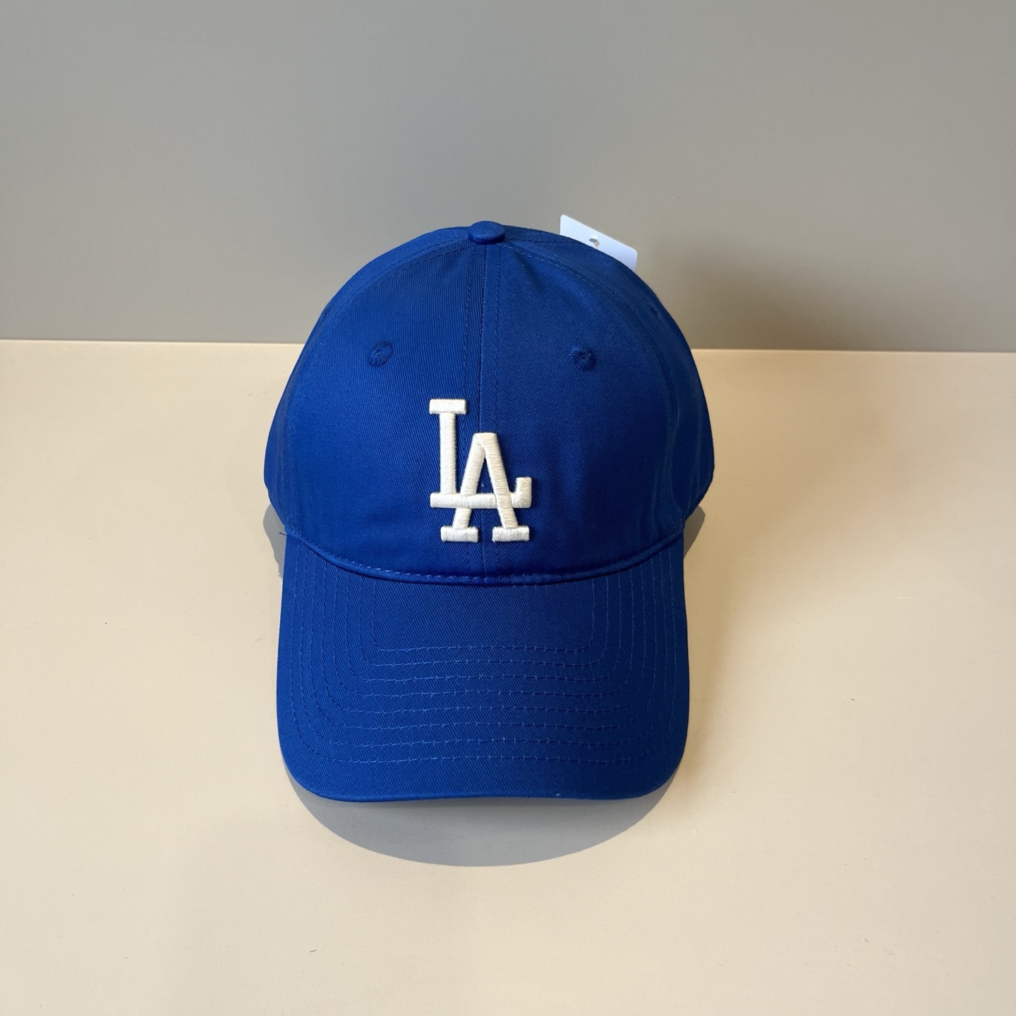 
韩国正品MLB棒球帽。最新最火的帽子就在这👏👏最新款LA棒球帽刺绣男女情侣款鸭舌帽❗最新款，经典La小