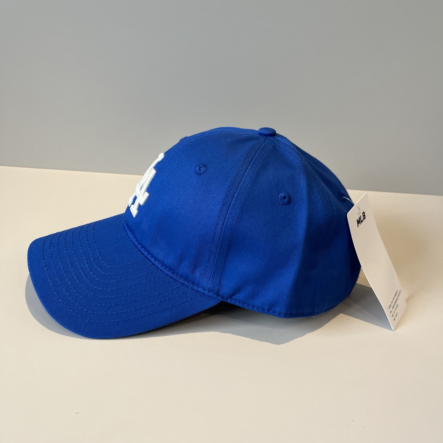 
韩国正品MLB棒球帽。最新最火的帽子就在这👏👏最新款LA棒球帽刺绣男女情侣款鸭舌帽❗最新款，经典La小