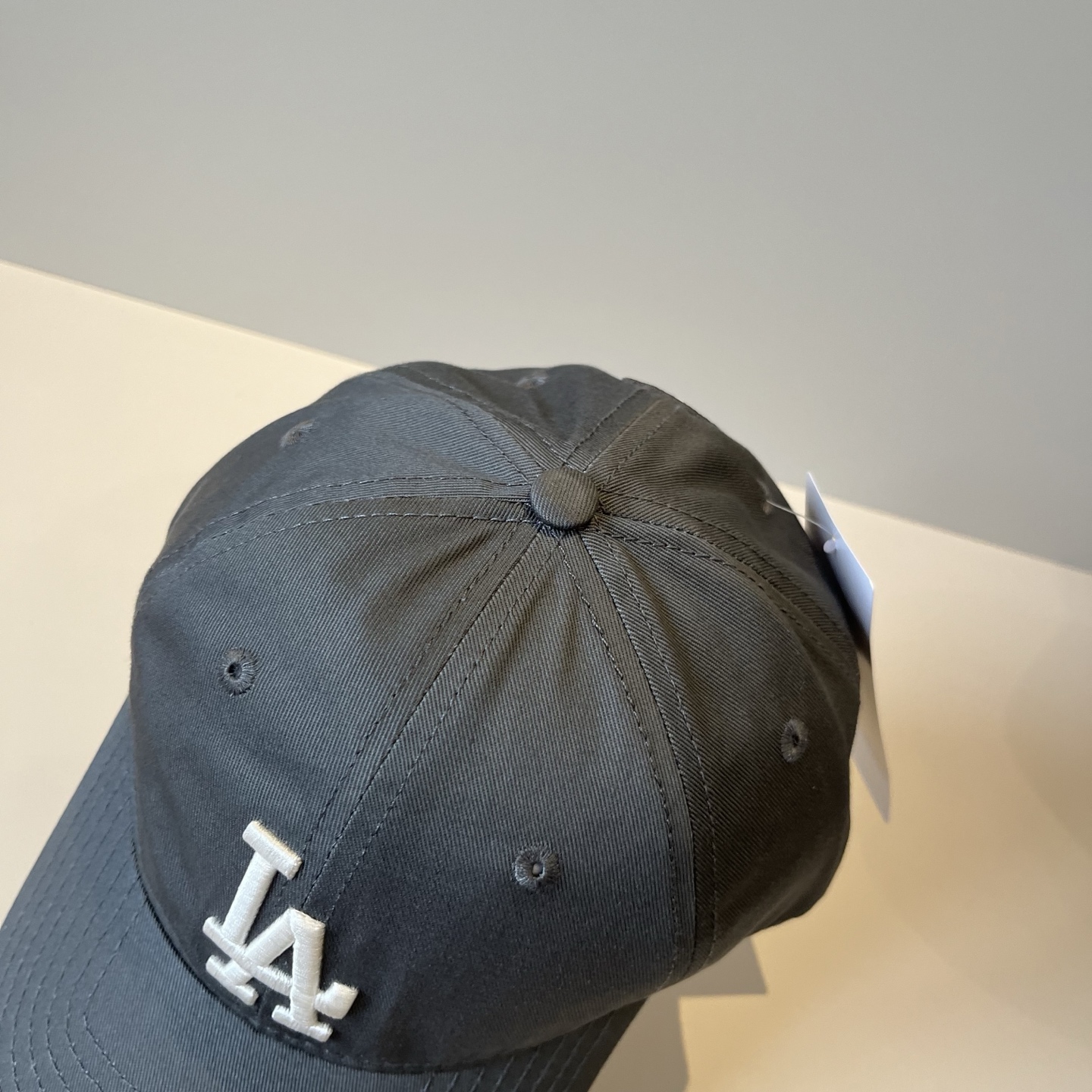 
韩国正品MLB棒球帽。最新最火的帽子就在这👏👏最新款LA棒球帽刺绣男女情侣款鸭舌帽❗最新款，经典La小