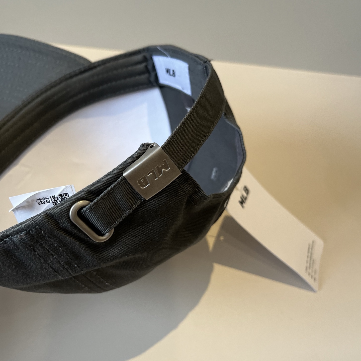 
韩国正品MLB棒球帽。最新最火的帽子就在这👏👏最新款LA棒球帽刺绣男女情侣款鸭舌帽❗最新款，经典La小