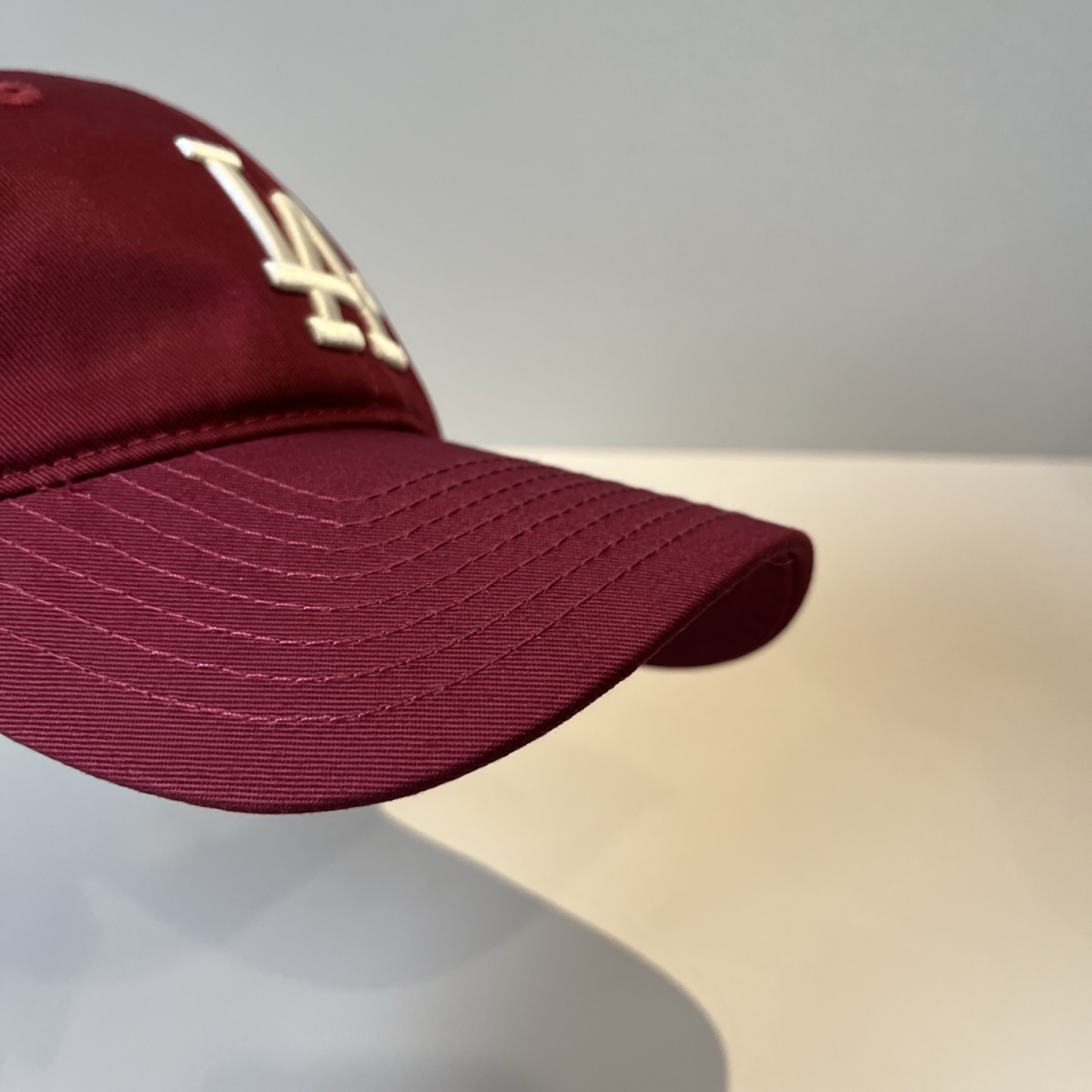 
韩国正品MLB棒球帽。最新最火的帽子就在这👏👏最新款LA棒球帽刺绣男女情侣款鸭舌帽❗最新款，经典La小