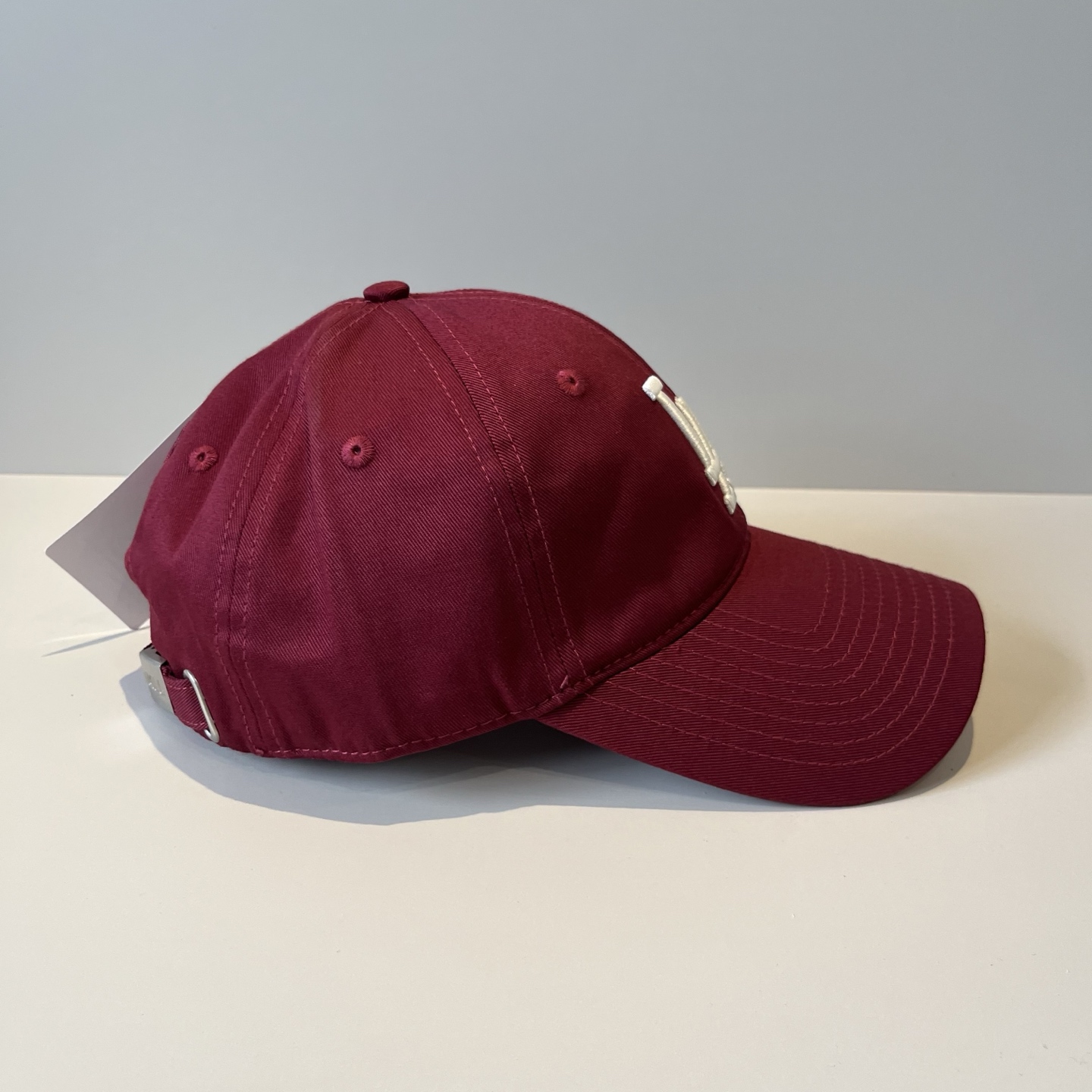 
韩国正品MLB棒球帽。最新最火的帽子就在这👏👏最新款LA棒球帽刺绣男女情侣款鸭舌帽❗最新款，经典La小