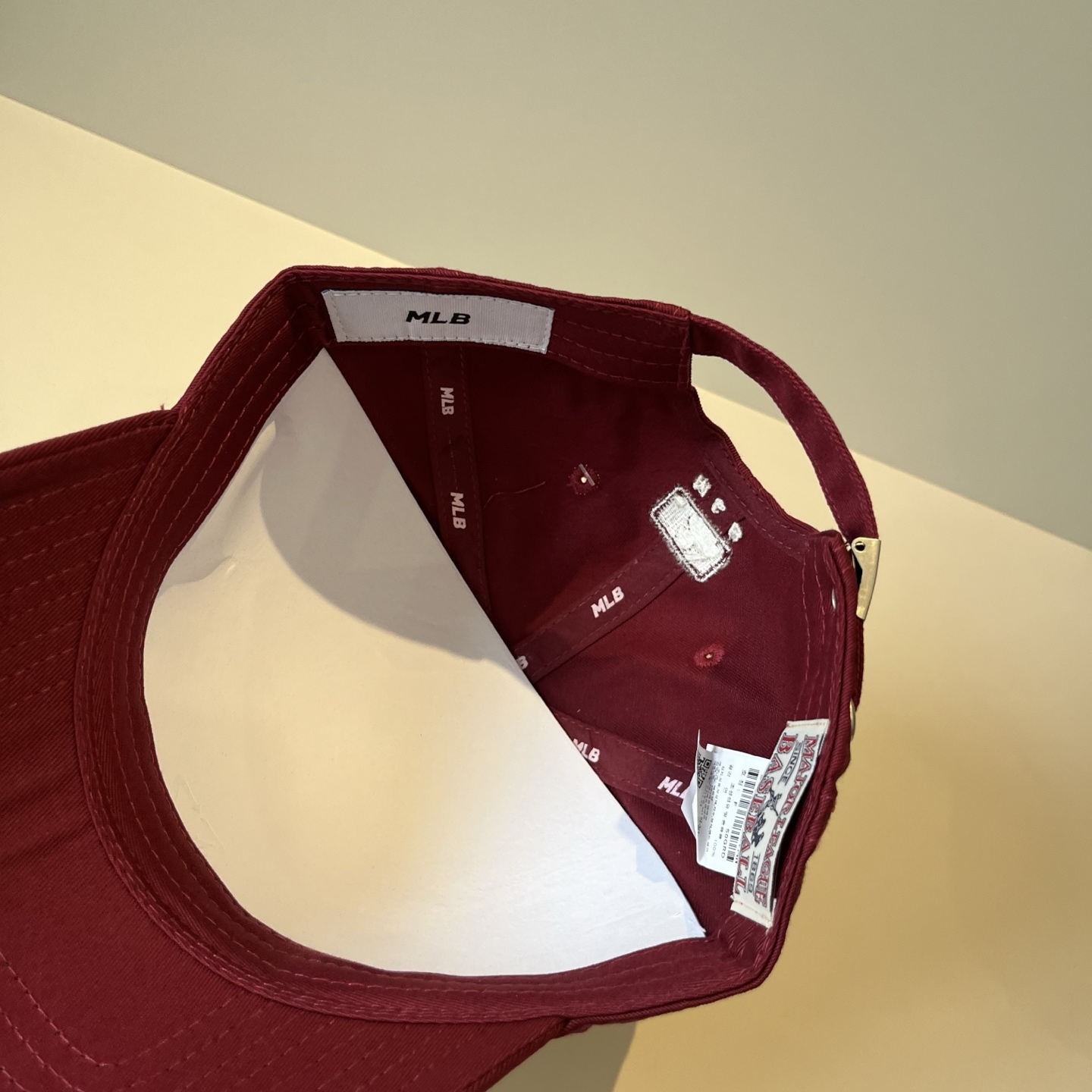 
韩国正品MLB棒球帽。最新最火的帽子就在这👏👏最新款LA棒球帽刺绣男女情侣款鸭舌帽❗最新款，经典La小