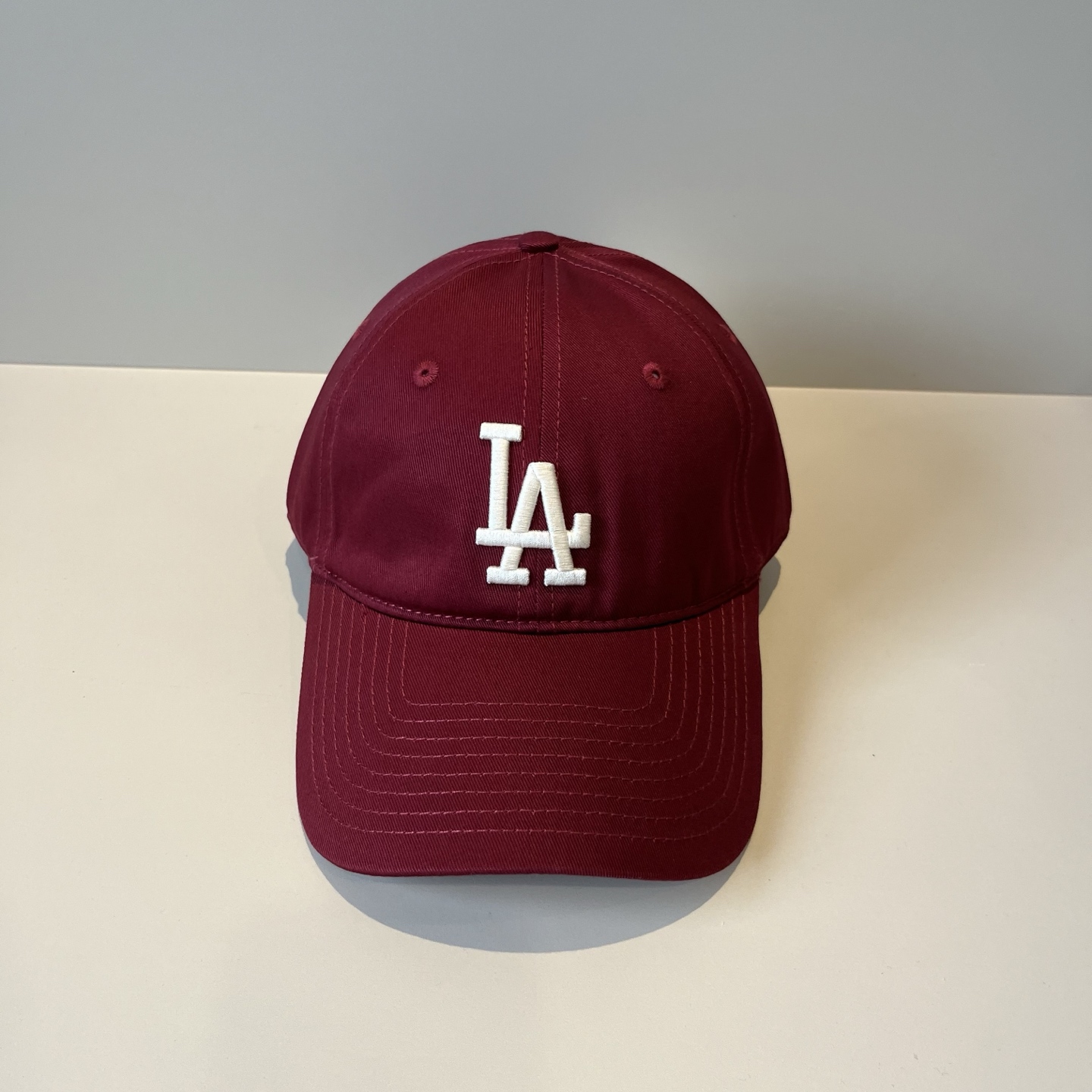 
韩国正品MLB棒球帽。最新最火的帽子就在这👏👏最新款LA棒球帽刺绣男女情侣款鸭舌帽❗最新款，经典La小