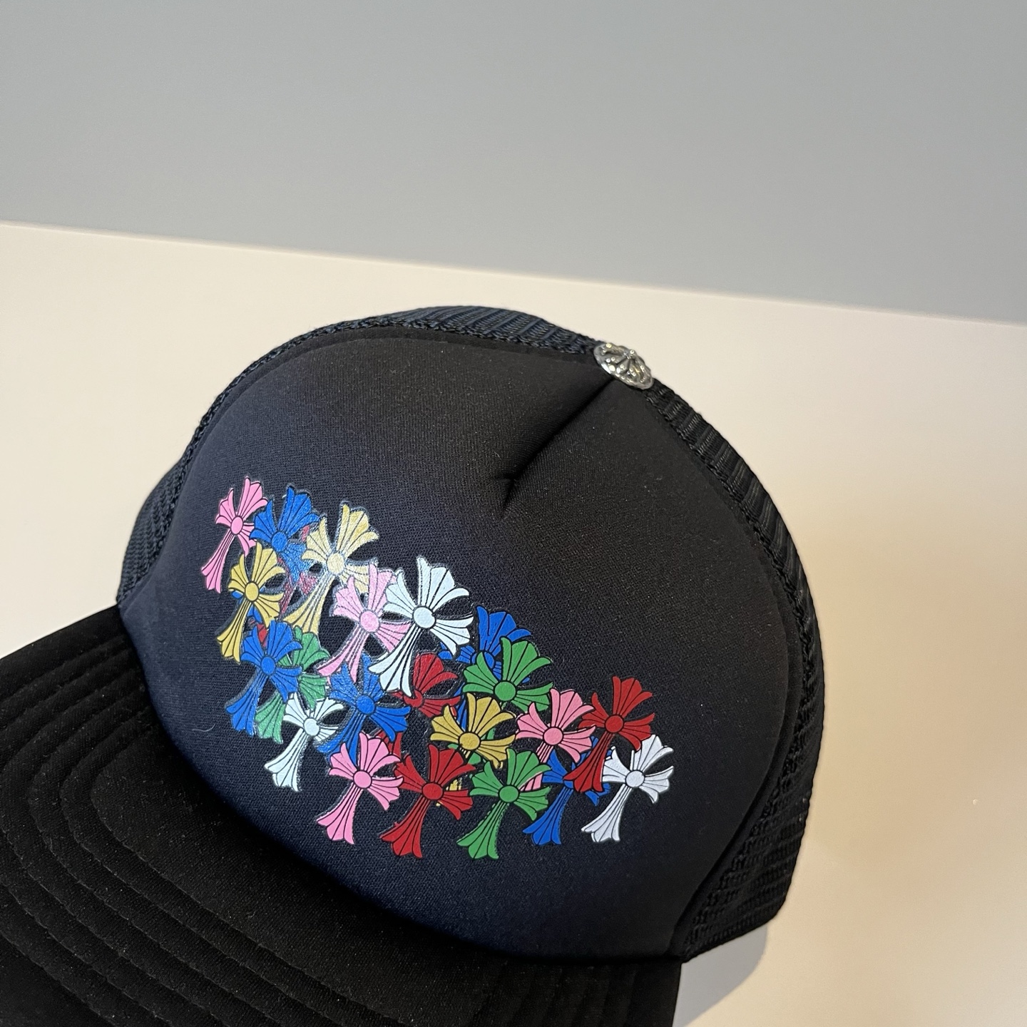  克罗心最新时尚前卫的休闲设计风格，戴上头就是这样好看看哦，做工精细，男女同款！