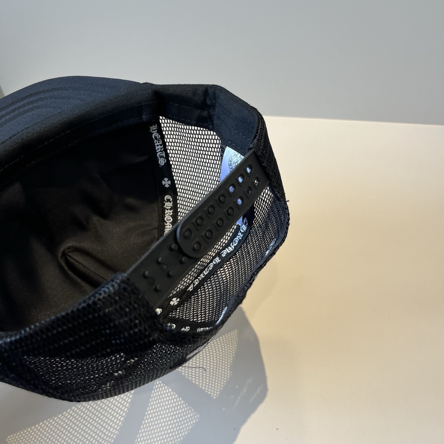  克罗心最新时尚前卫的休闲设计风格，戴上头就是这样好看看哦，做工精细，男女同款！