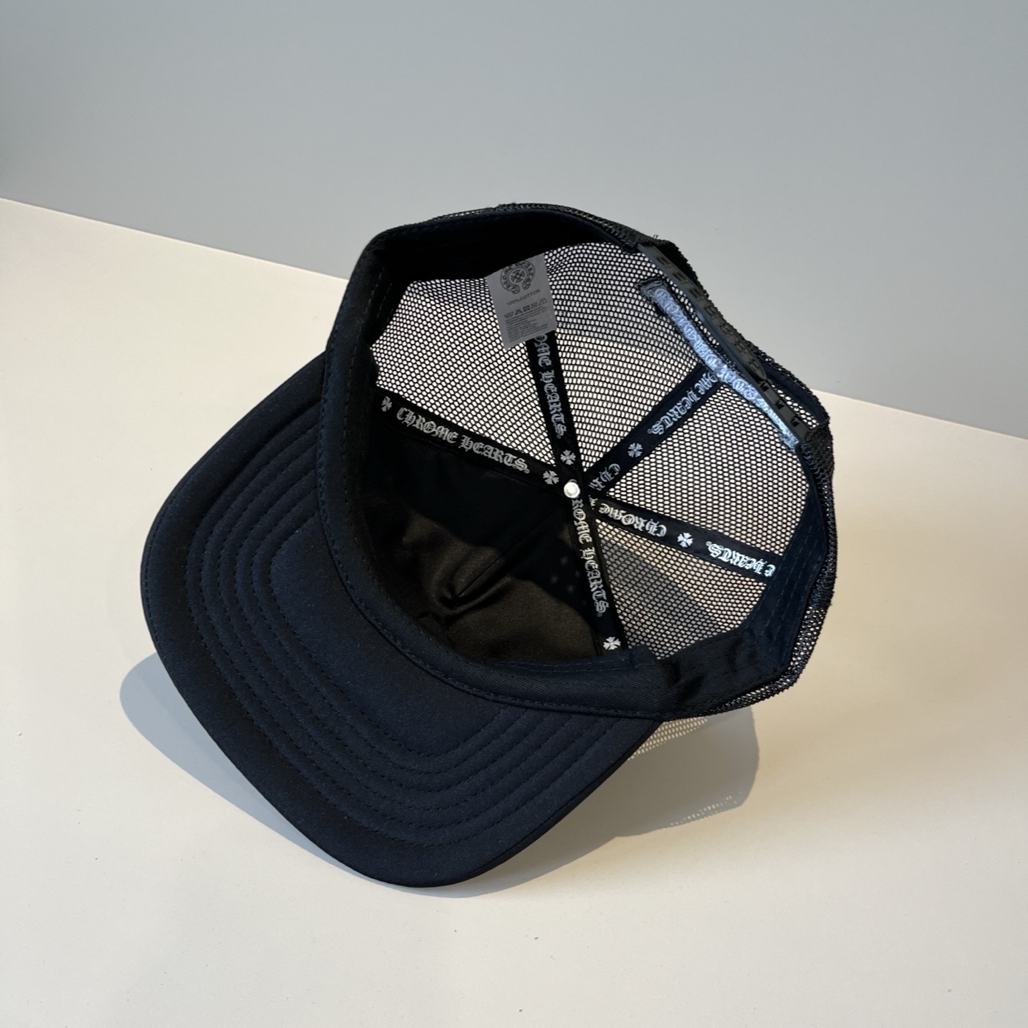  克罗心最新时尚前卫的休闲设计风格，戴上头就是这样好看看哦，做工精细，男女同款！