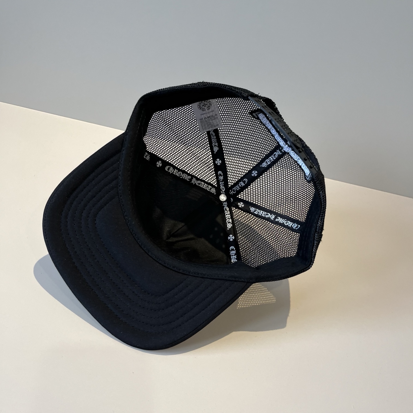  克罗心最新时尚前卫的休闲设计风格，戴上头就是这样好看看哦，做工精细，男女同款！