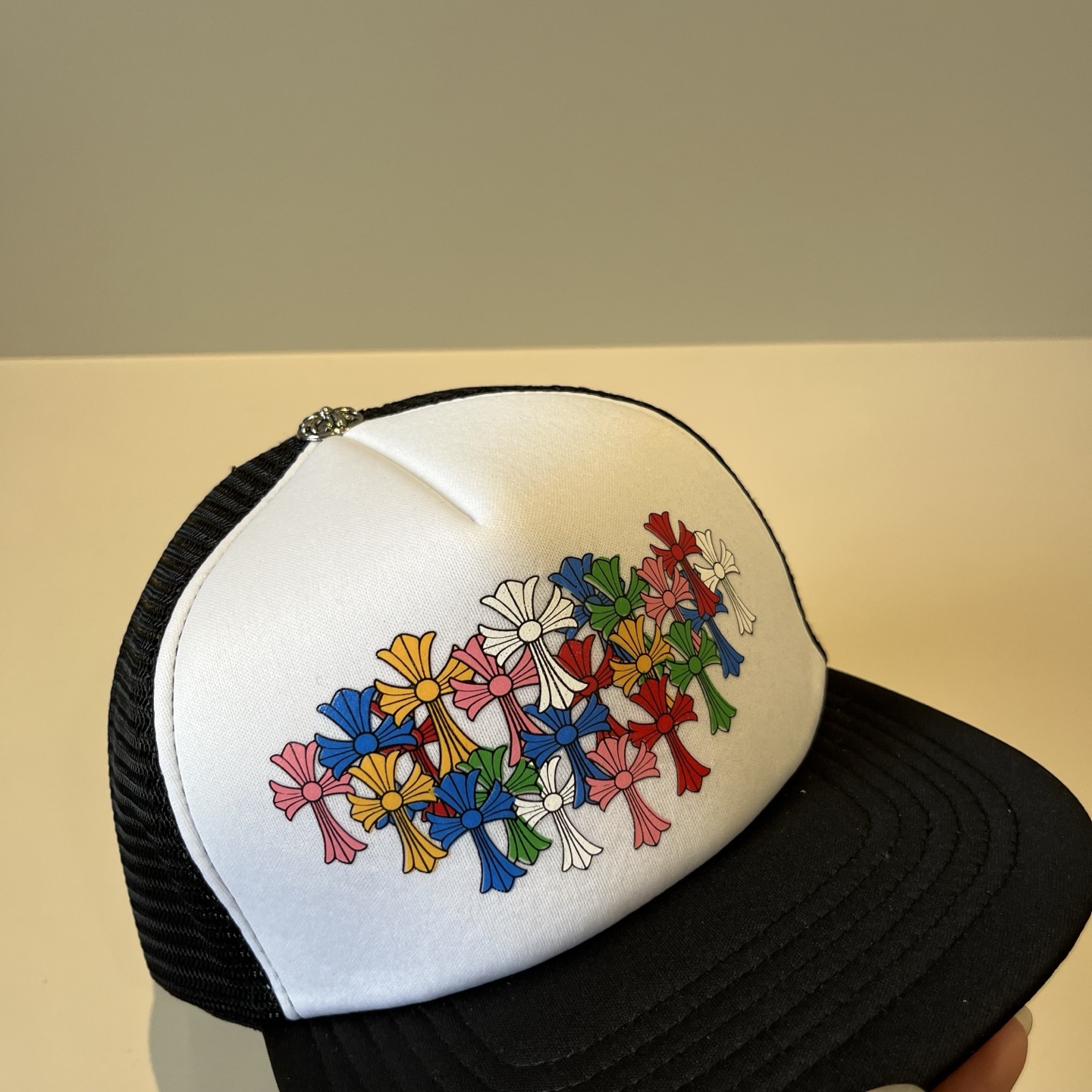  克罗心最新时尚前卫的休闲设计风格，戴上头就是这样好看看哦，做工精细，男女同款！