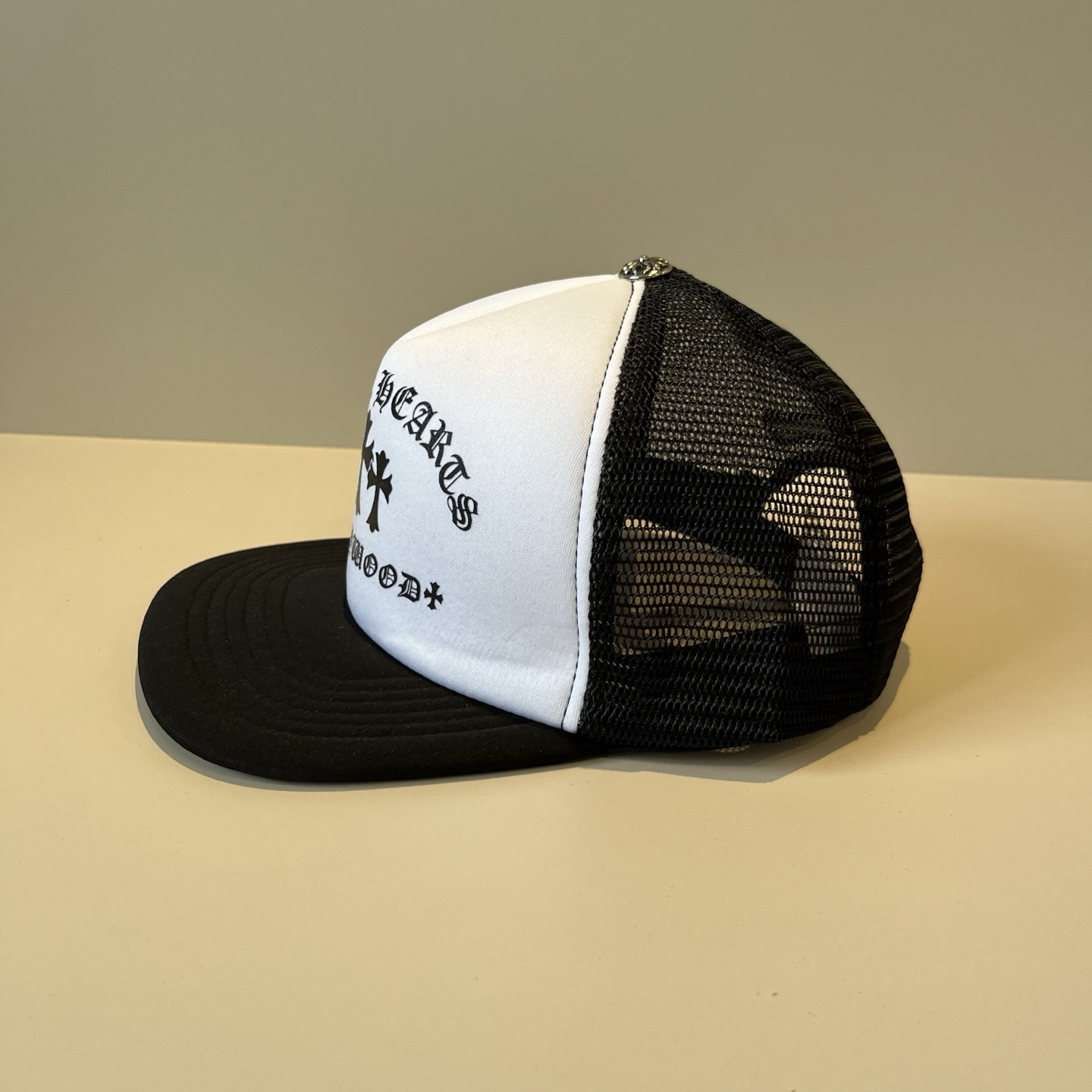  克罗心最新时尚前卫的休闲设计风格，戴上头就是这样好看看哦，做工精细，男女同款！