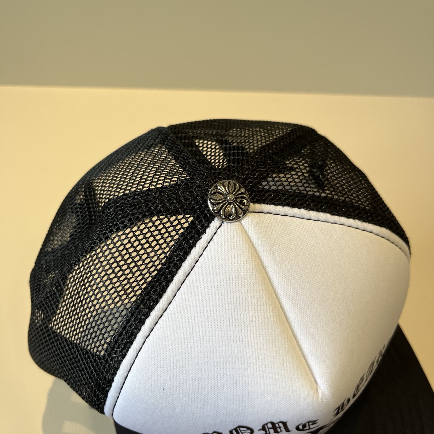  克罗心最新时尚前卫的休闲设计风格，戴上头就是这样好看看哦，做工精细，男女同款！