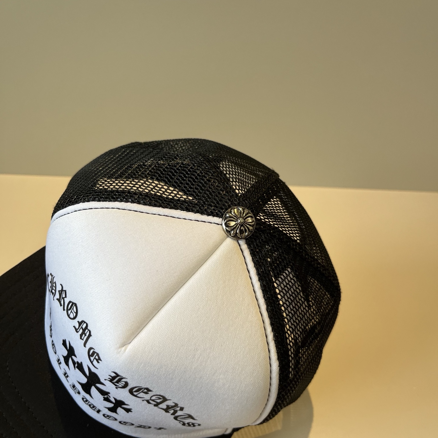  克罗心最新时尚前卫的休闲设计风格，戴上头就是这样好看看哦，做工精细，男女同款！