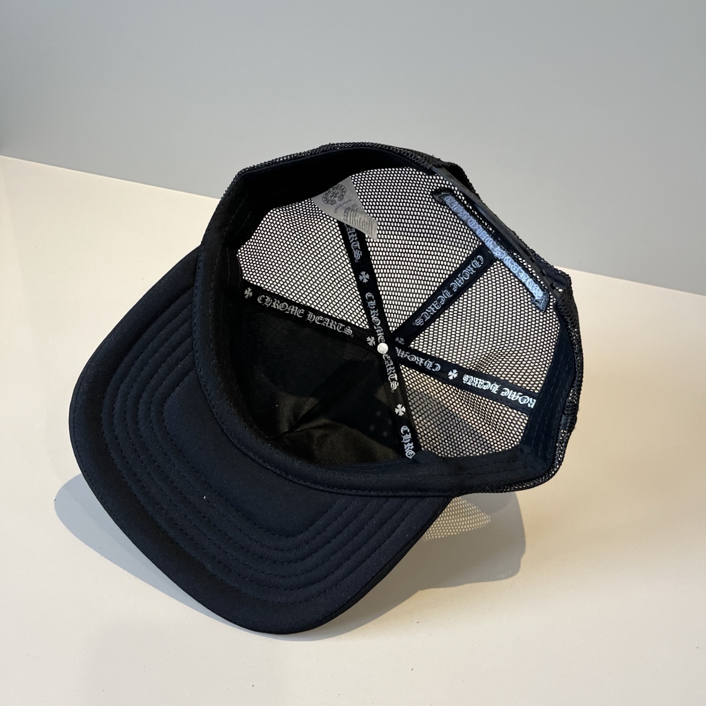  克罗心最新时尚前卫的休闲设计风格，戴上头就是这样好看看哦，做工精细，男女同款！