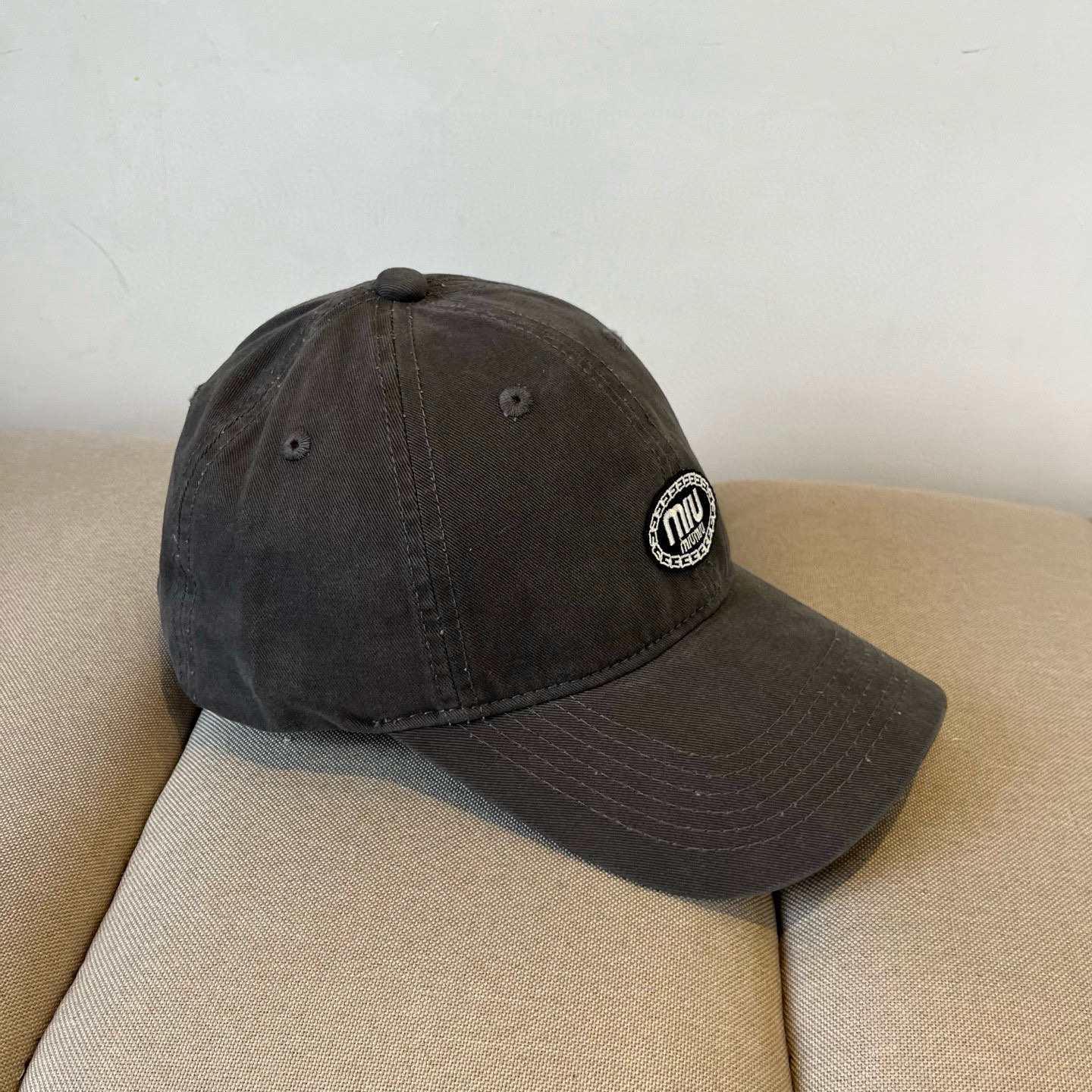  谬谬miumiu 原单春夏新款棒球帽，正品开模订制，原版做工细致质量超赞！