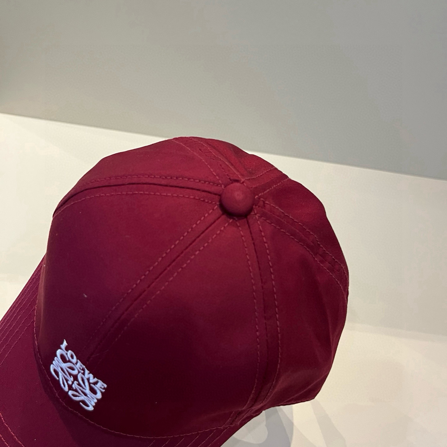 
罗意威 LOEWE新款原版原标设计，质感超好，外部线条定位标准，做工精细，简约大气低价走量！