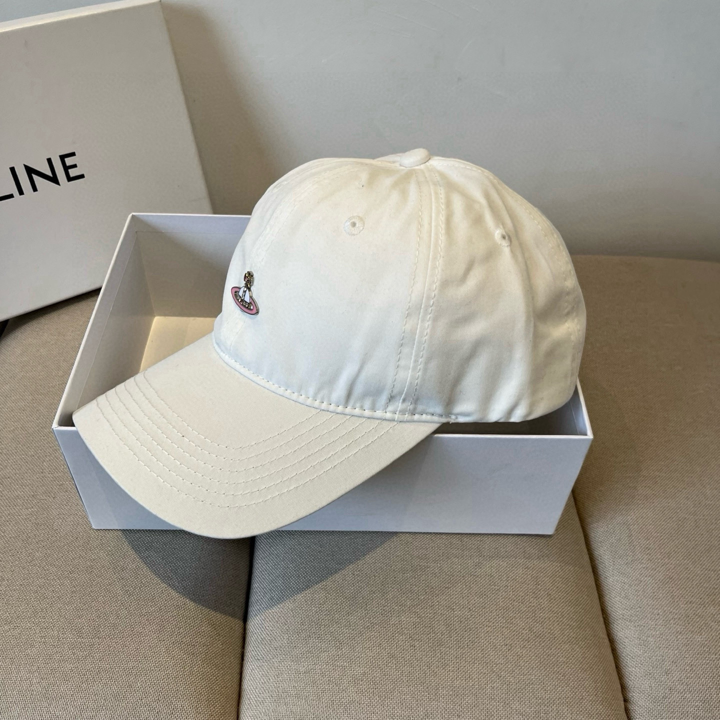 
西太后新款棒球帽🧢，男女通用，头围57cm 