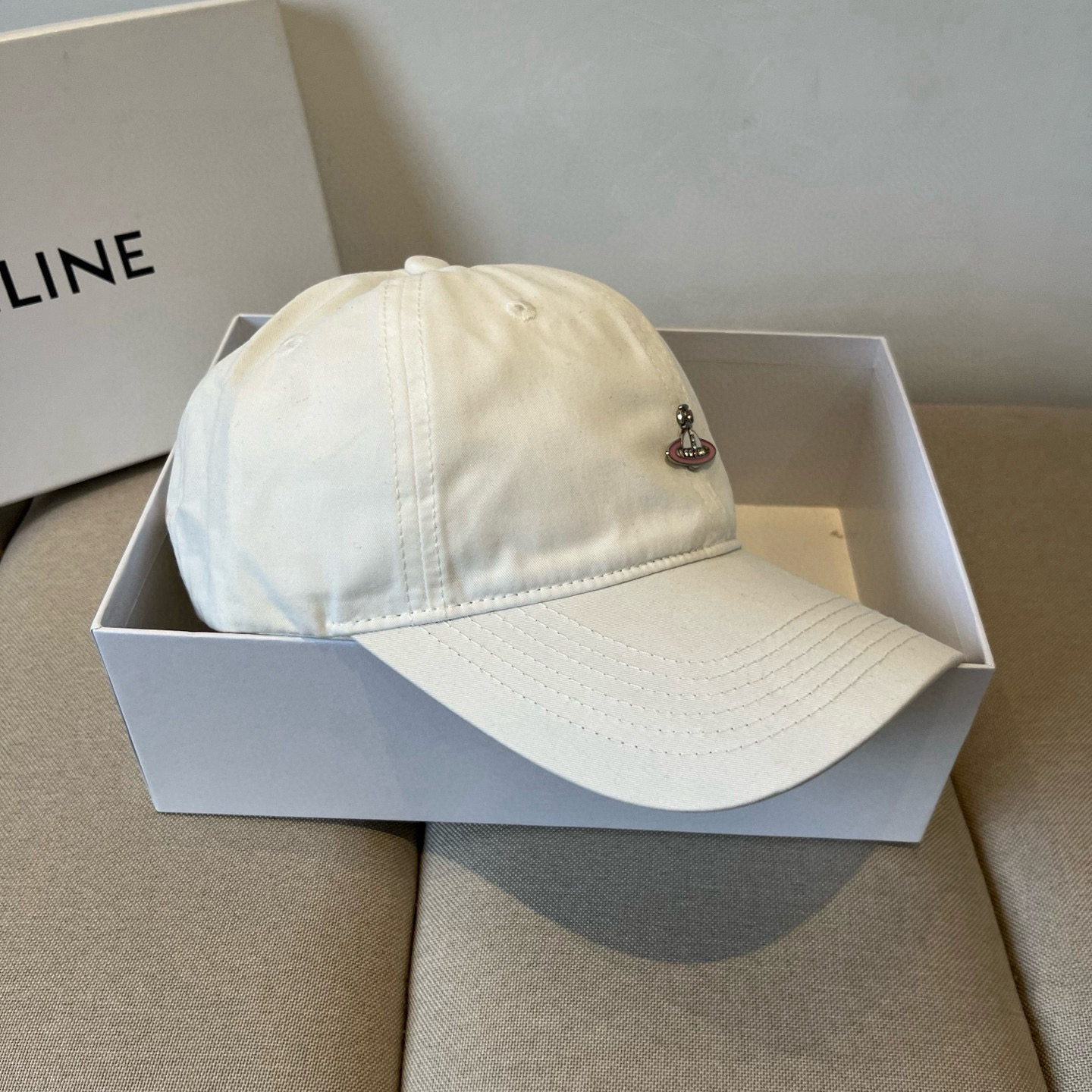 
西太后新款棒球帽🧢，男女通用，头围57cm 