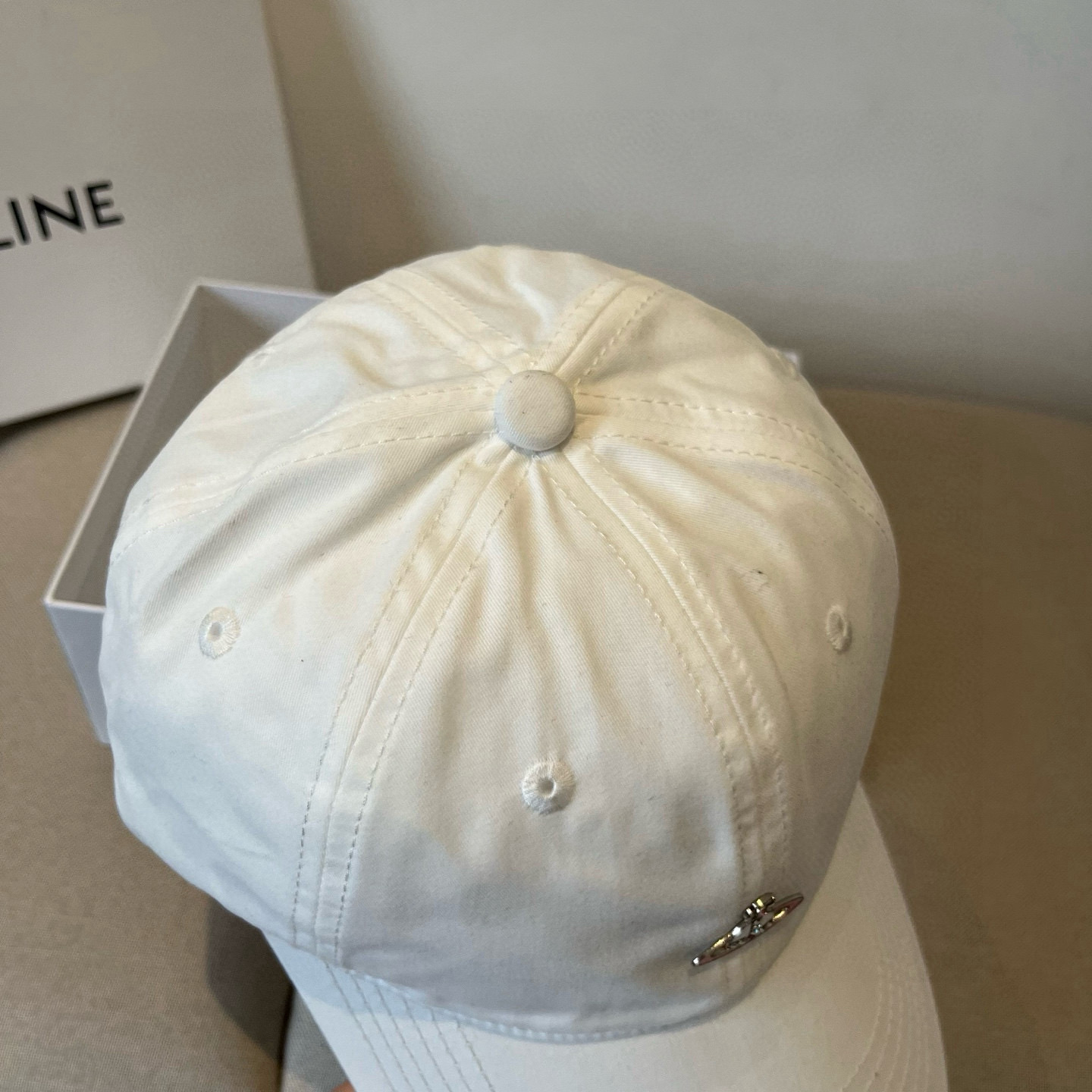 
西太后新款棒球帽🧢，男女通用，头围57cm 