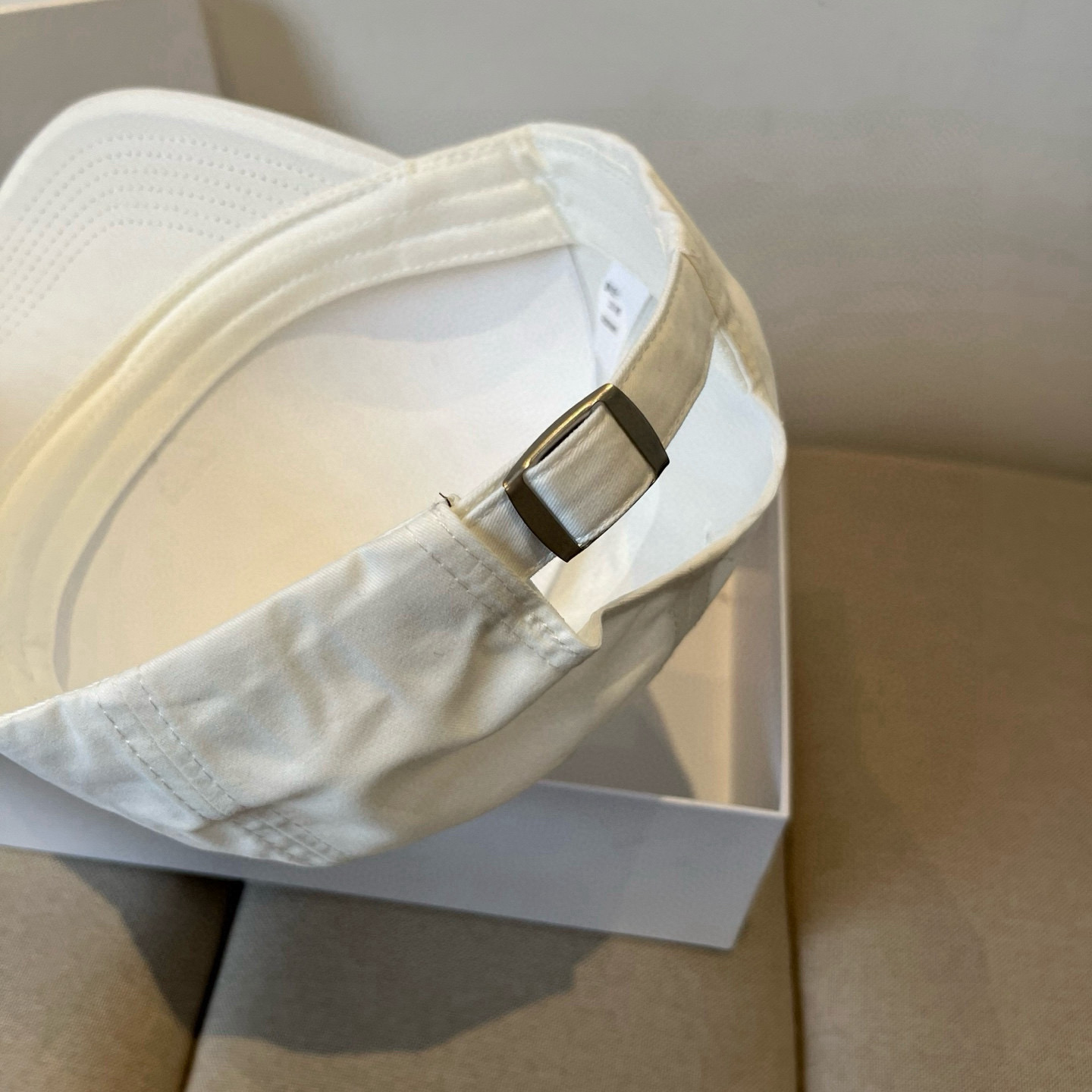 
西太后新款棒球帽🧢，男女通用，头围57cm 