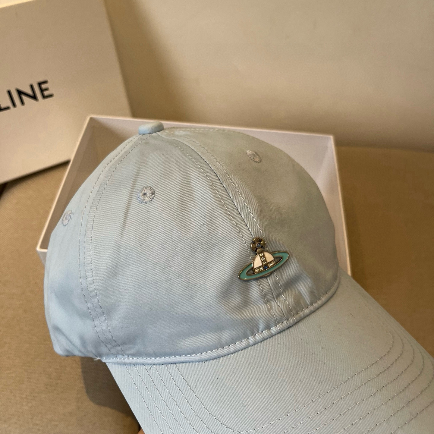 
西太后新款棒球帽🧢，男女通用，头围57cm 