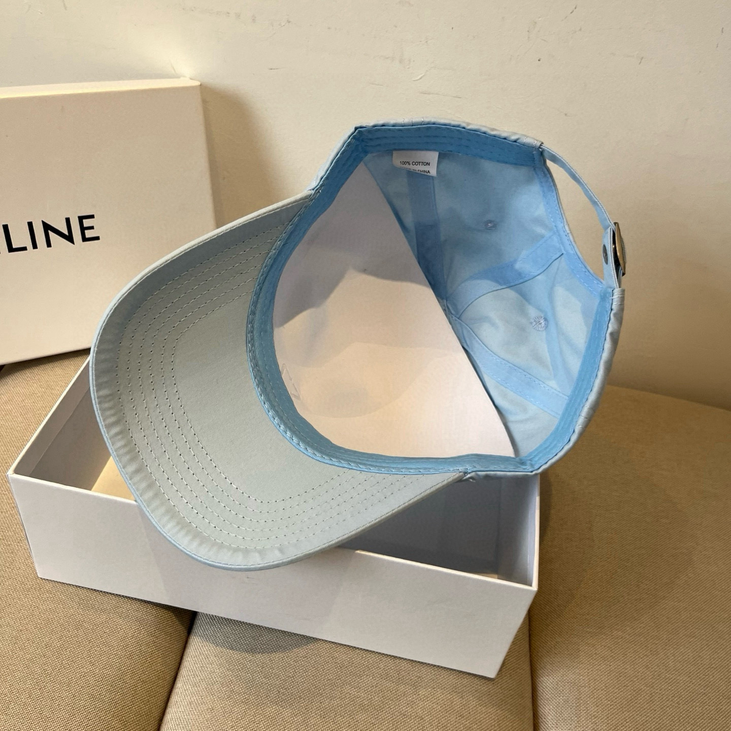 
西太后新款棒球帽🧢，男女通用，头围57cm 