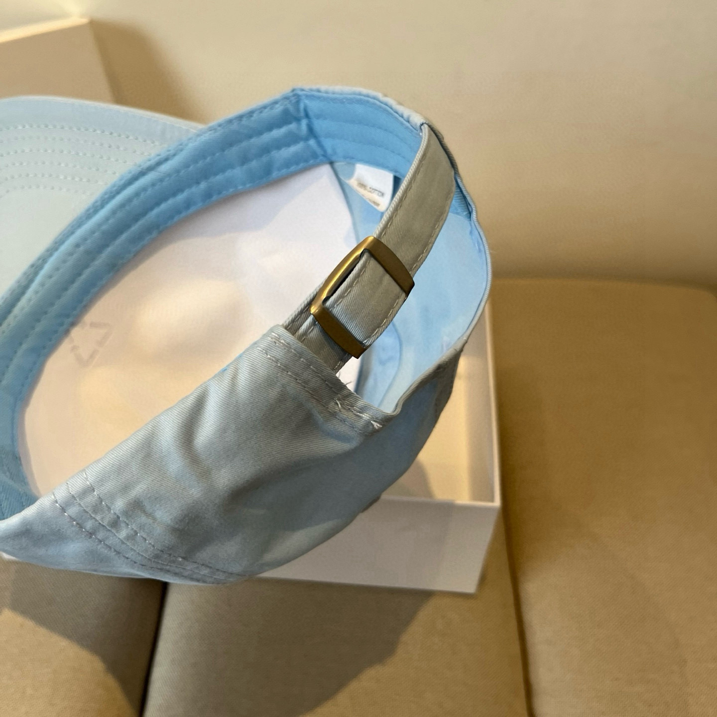 
西太后新款棒球帽🧢，男女通用，头围57cm 