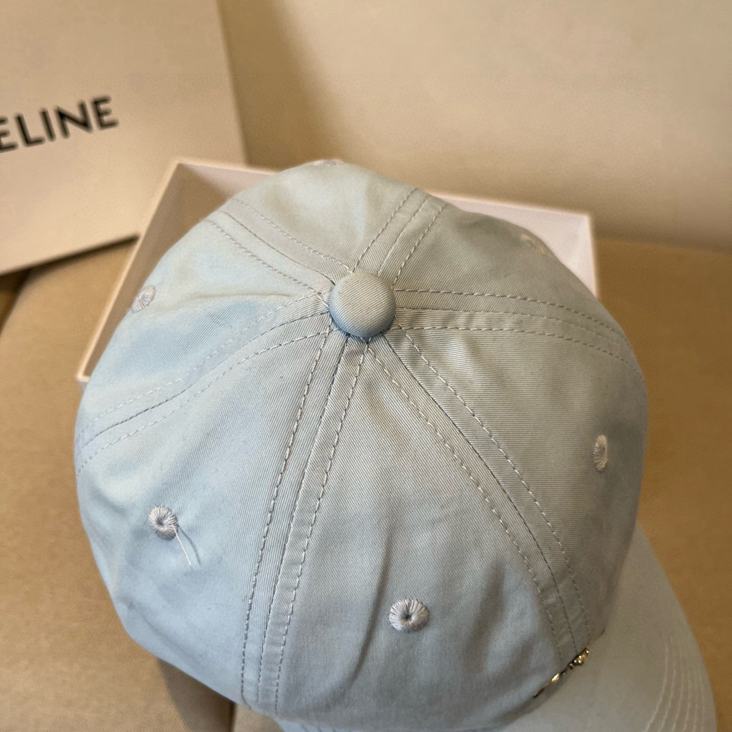 
西太后新款棒球帽🧢，男女通用，头围57cm 