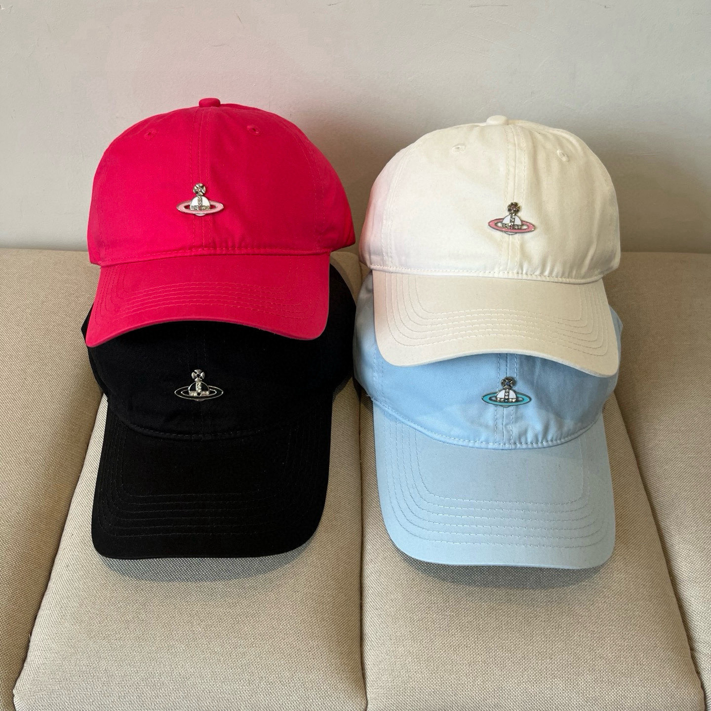 
西太后新款棒球帽🧢，男女通用，头围57cm 