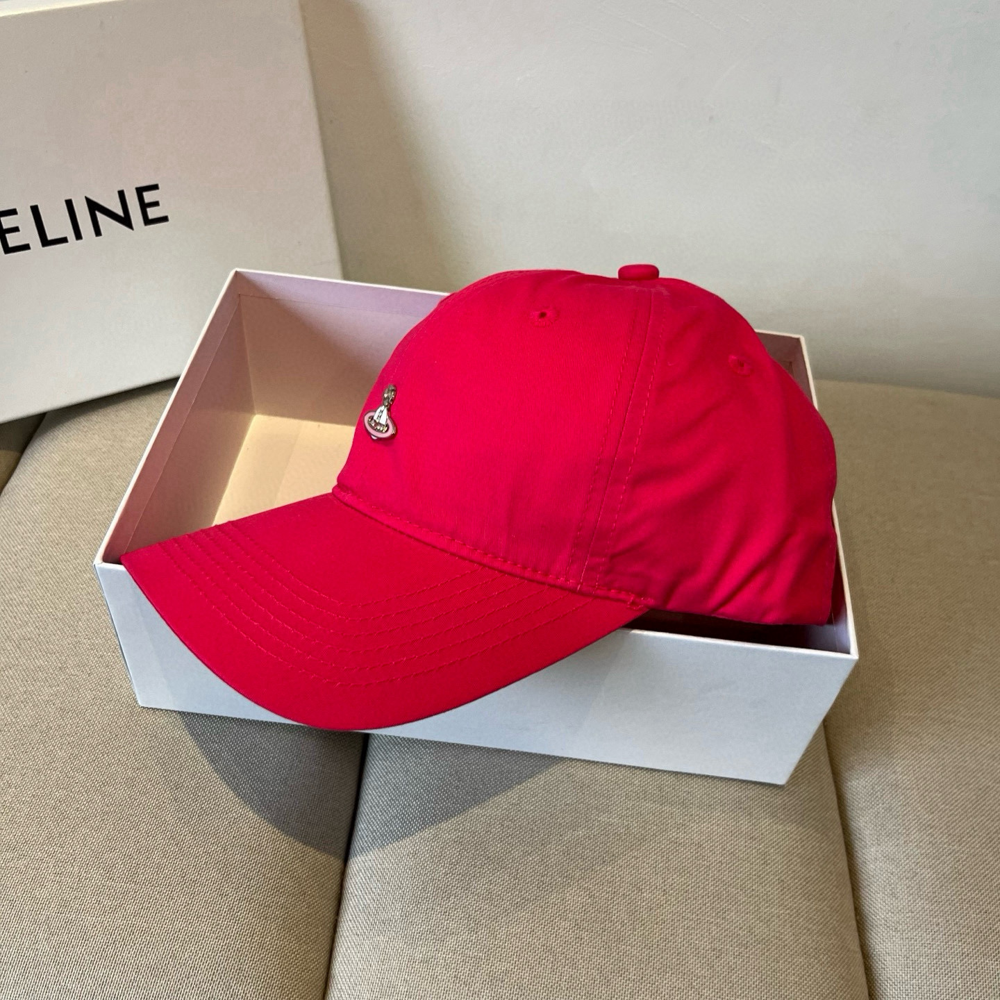 
西太后新款棒球帽🧢，男女通用，头围57cm 