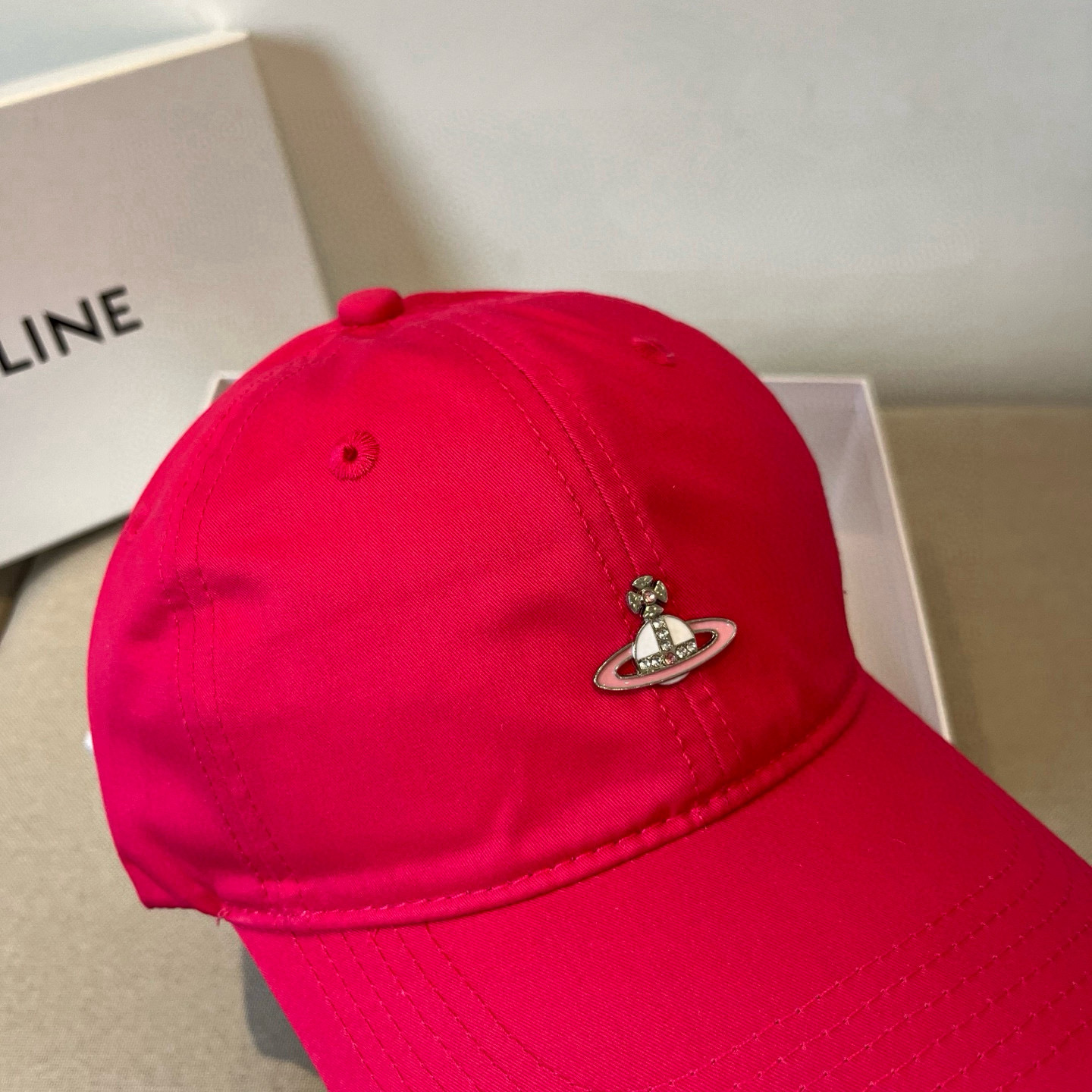 
西太后新款棒球帽🧢，男女通用，头围57cm 